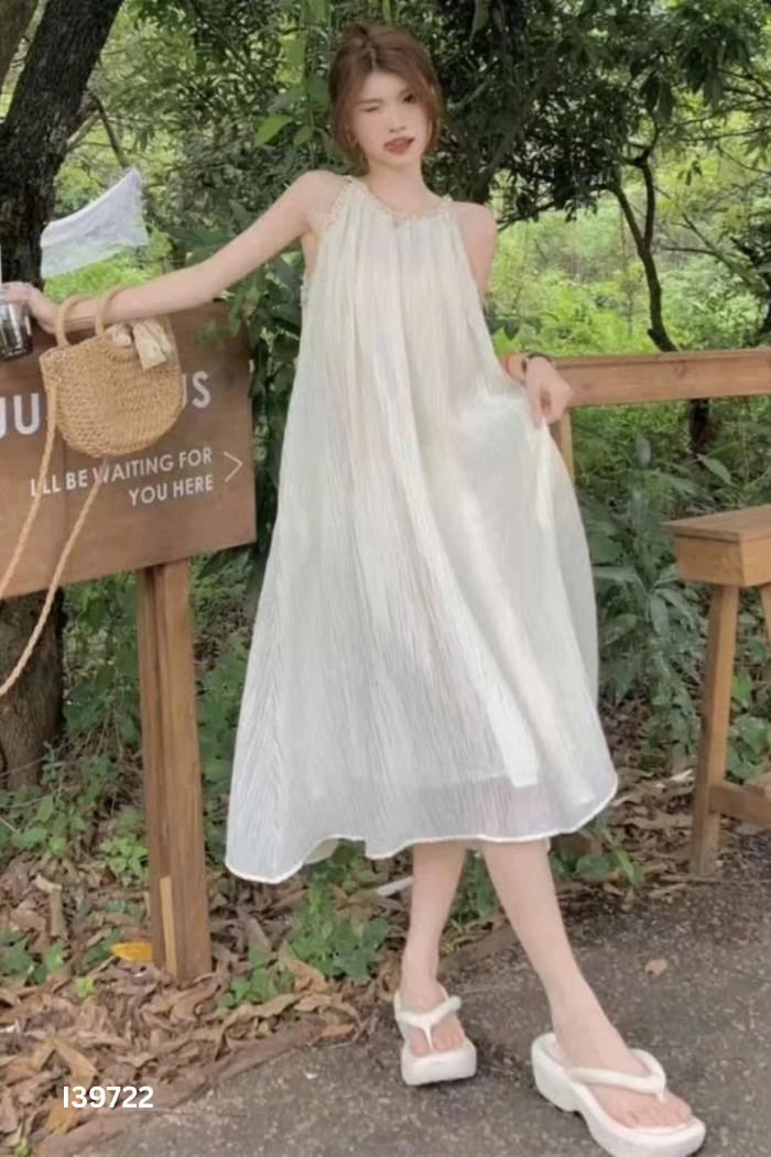 Váy trắng be organza cổ yếm