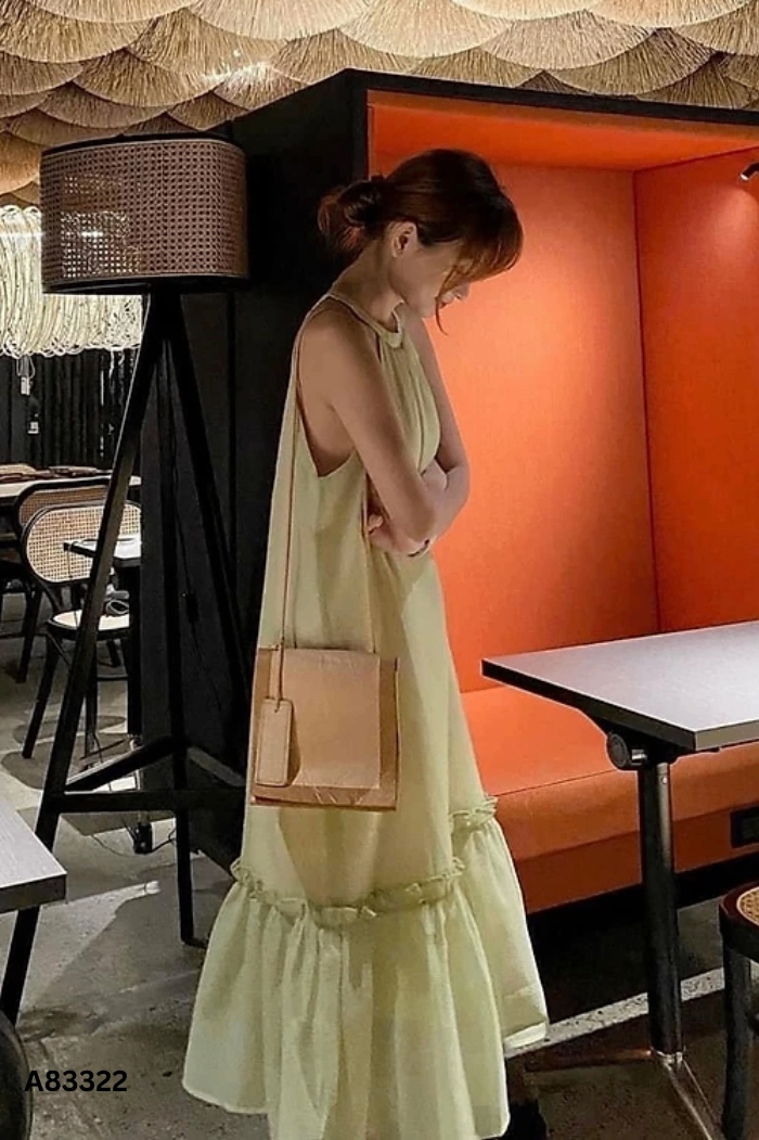 Váy xanh cổ yếm