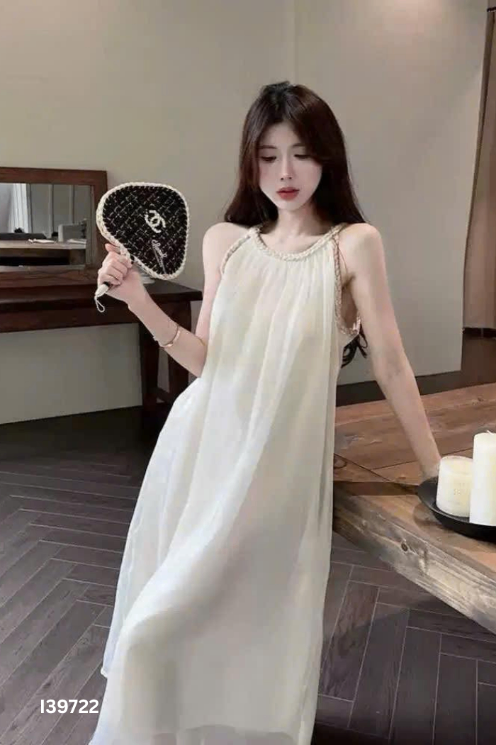 Váy trắng be organza cổ yếm