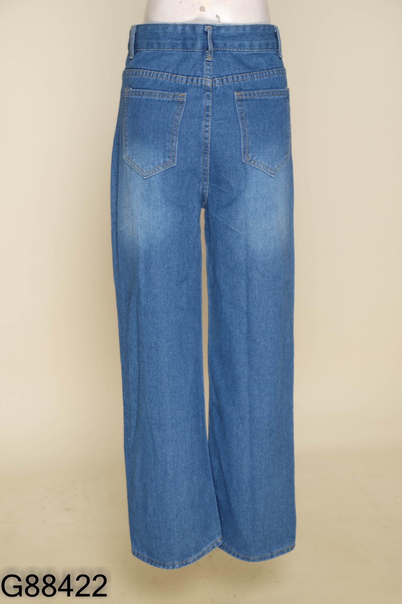 Quần jeans xanh trơn
