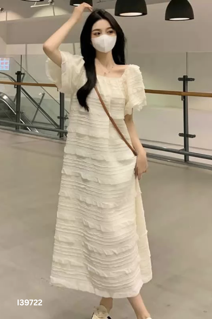 Váy be kẻ bèo