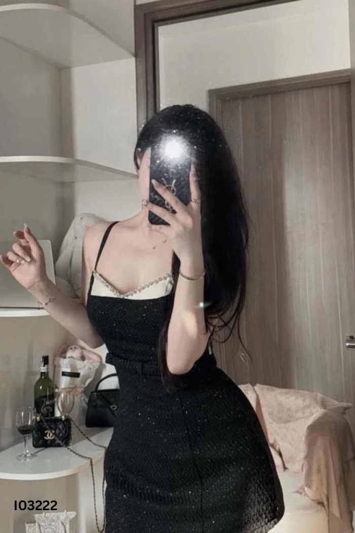 Váy hai dây đen viền đá