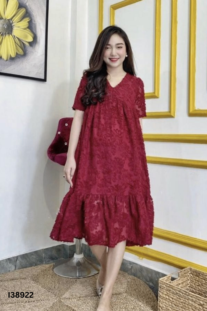 Váy đỏ phối lông cổ V