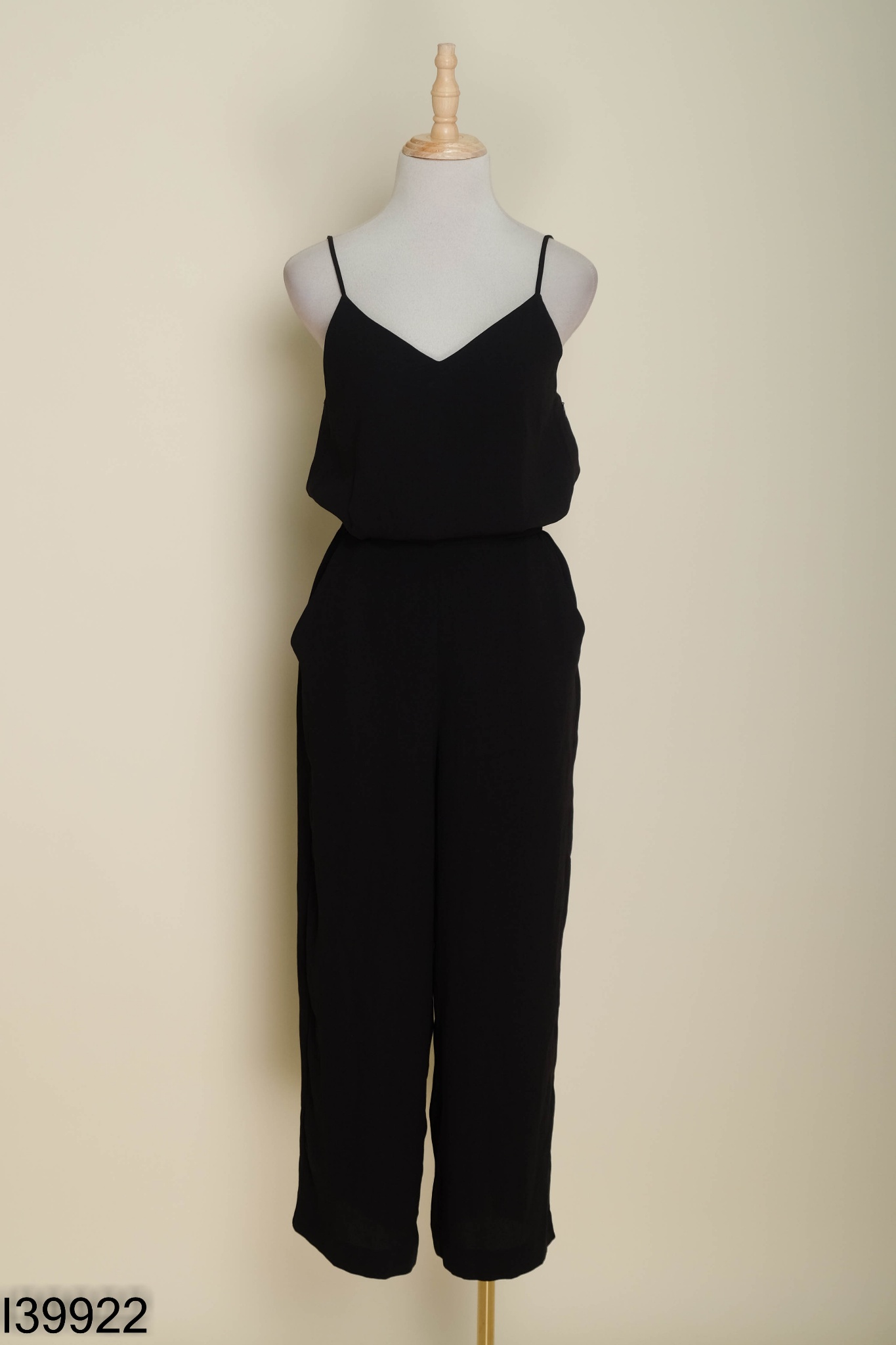 Jumpsuit UNIQLO đen hai dây