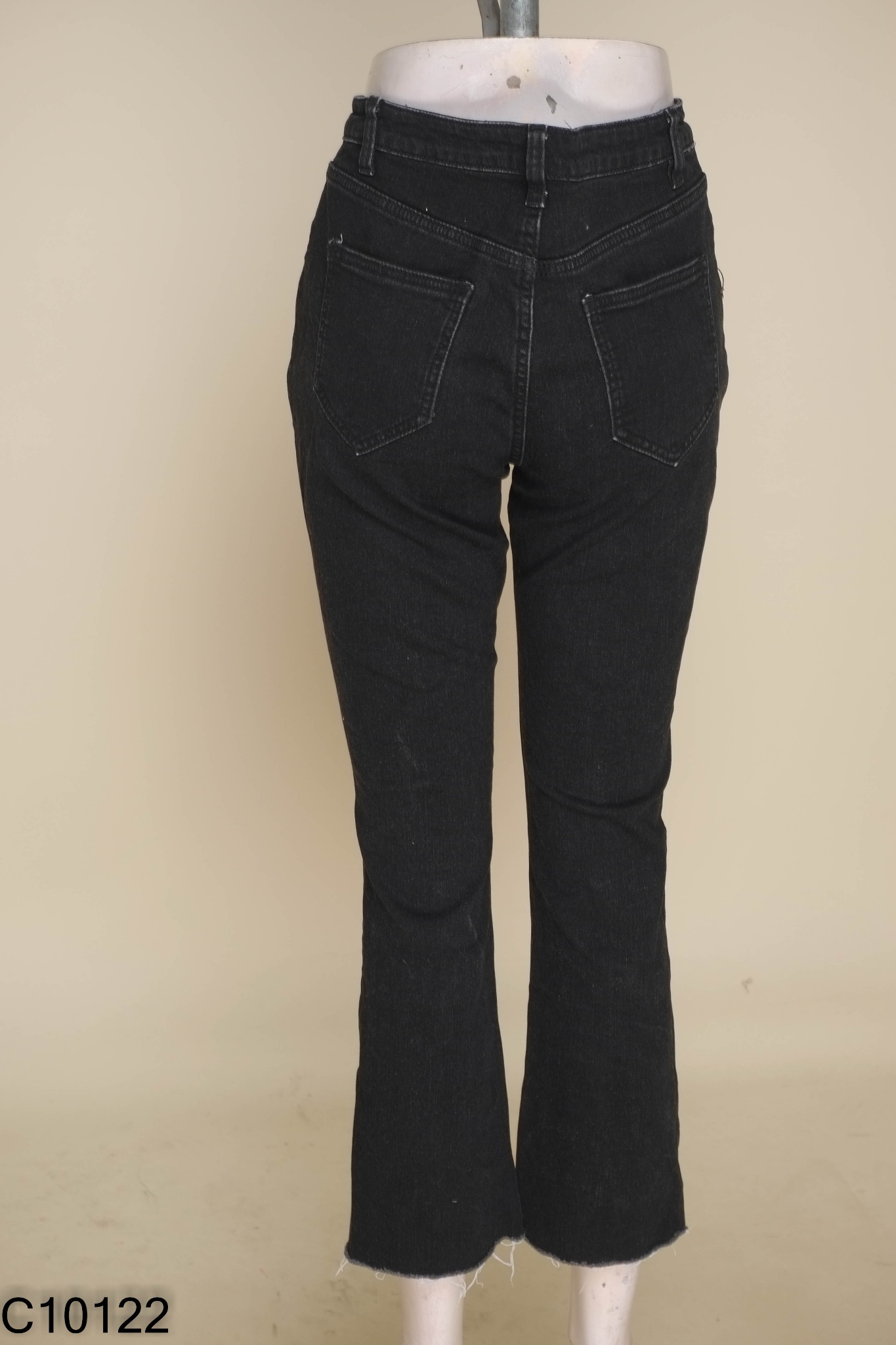 Quần jeans đen ống loe