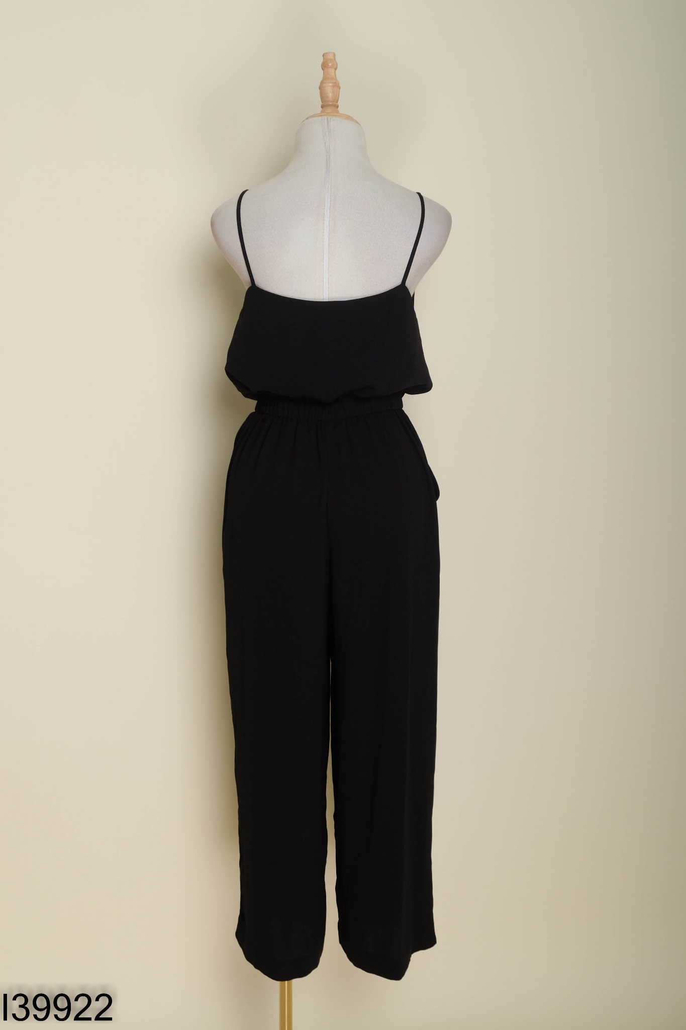 Jumpsuit UNIQLO đen hai dây