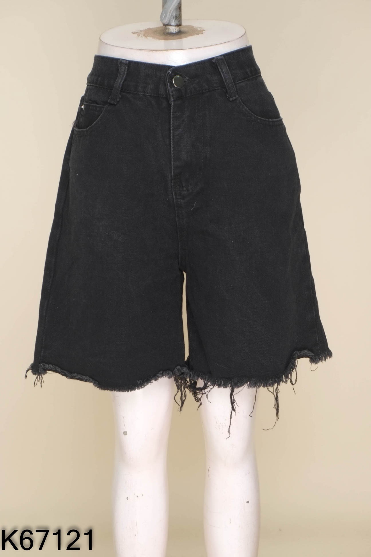 Quần shorts jeans lửng đen