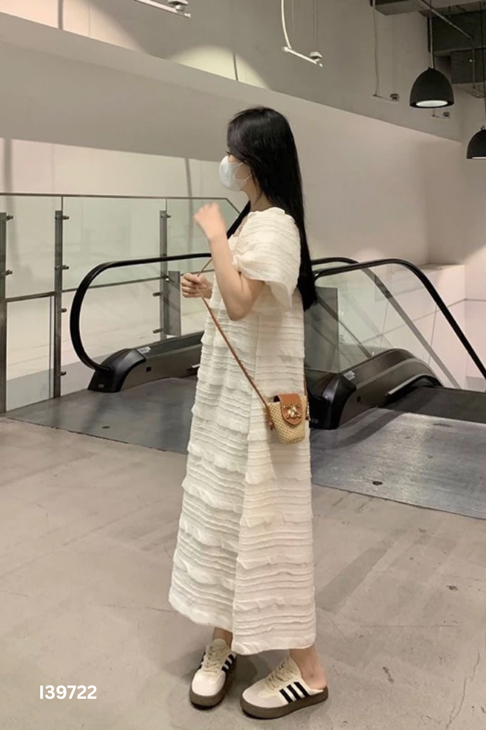 Váy be kẻ bèo