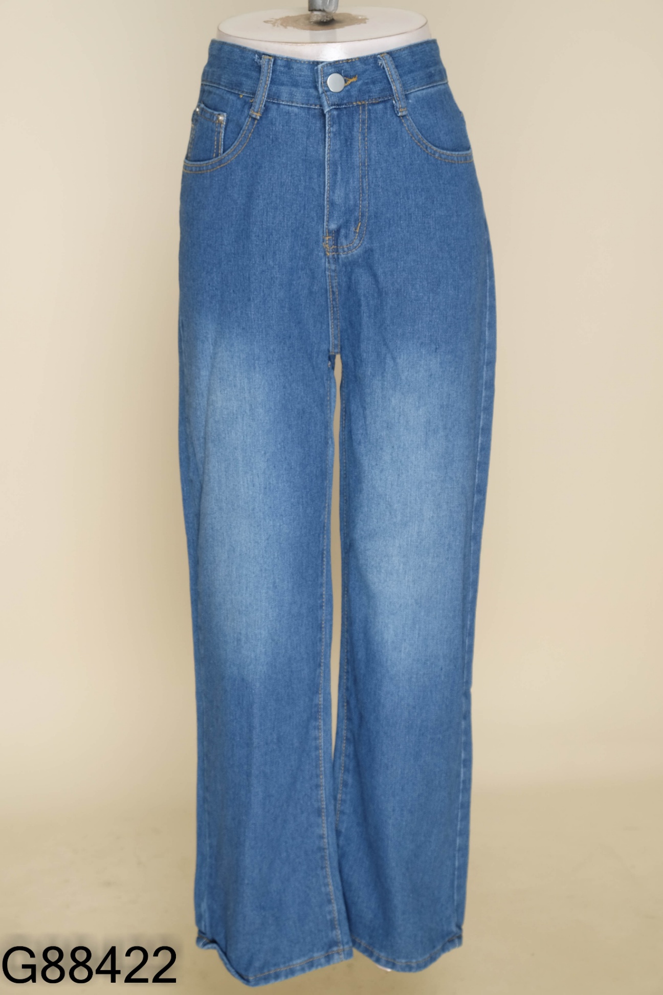 Quần jeans xanh trơn