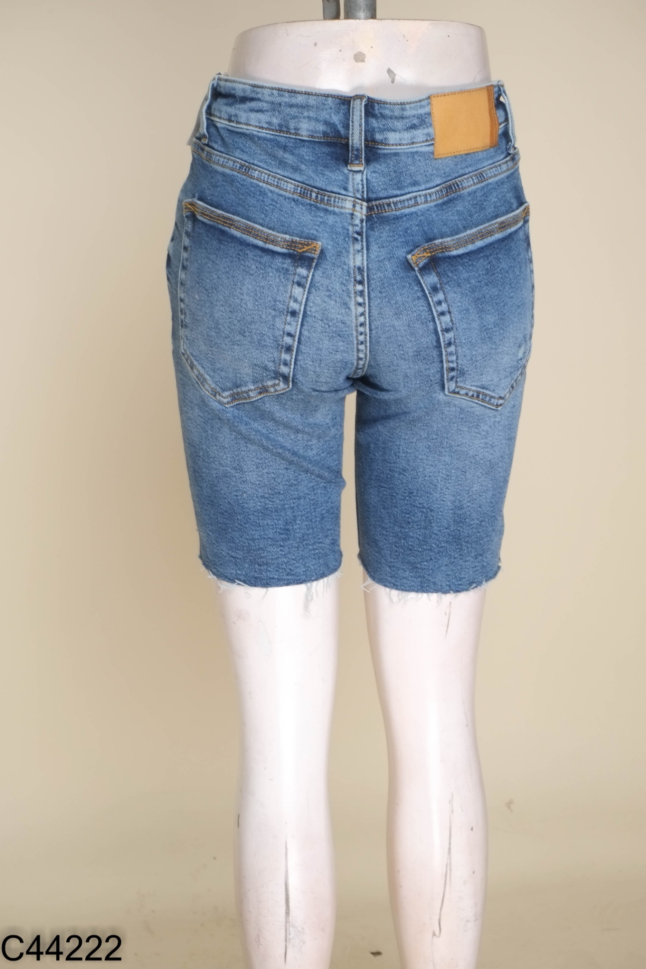 NEWTAG Quần BERSHKA jeans xanh lửng