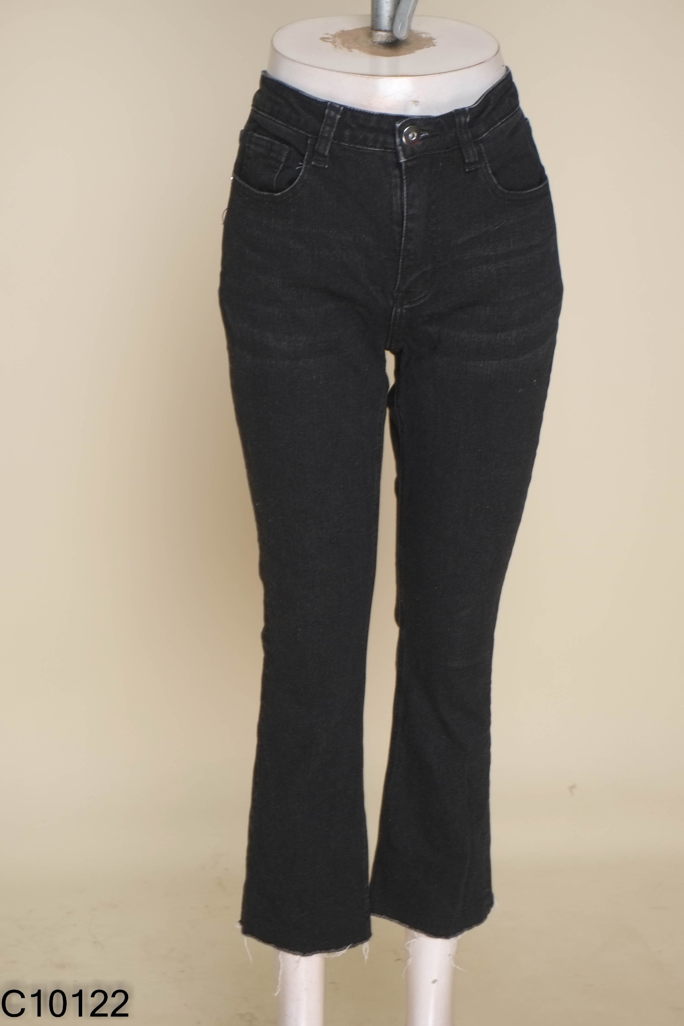 Quần jeans đen ống loe