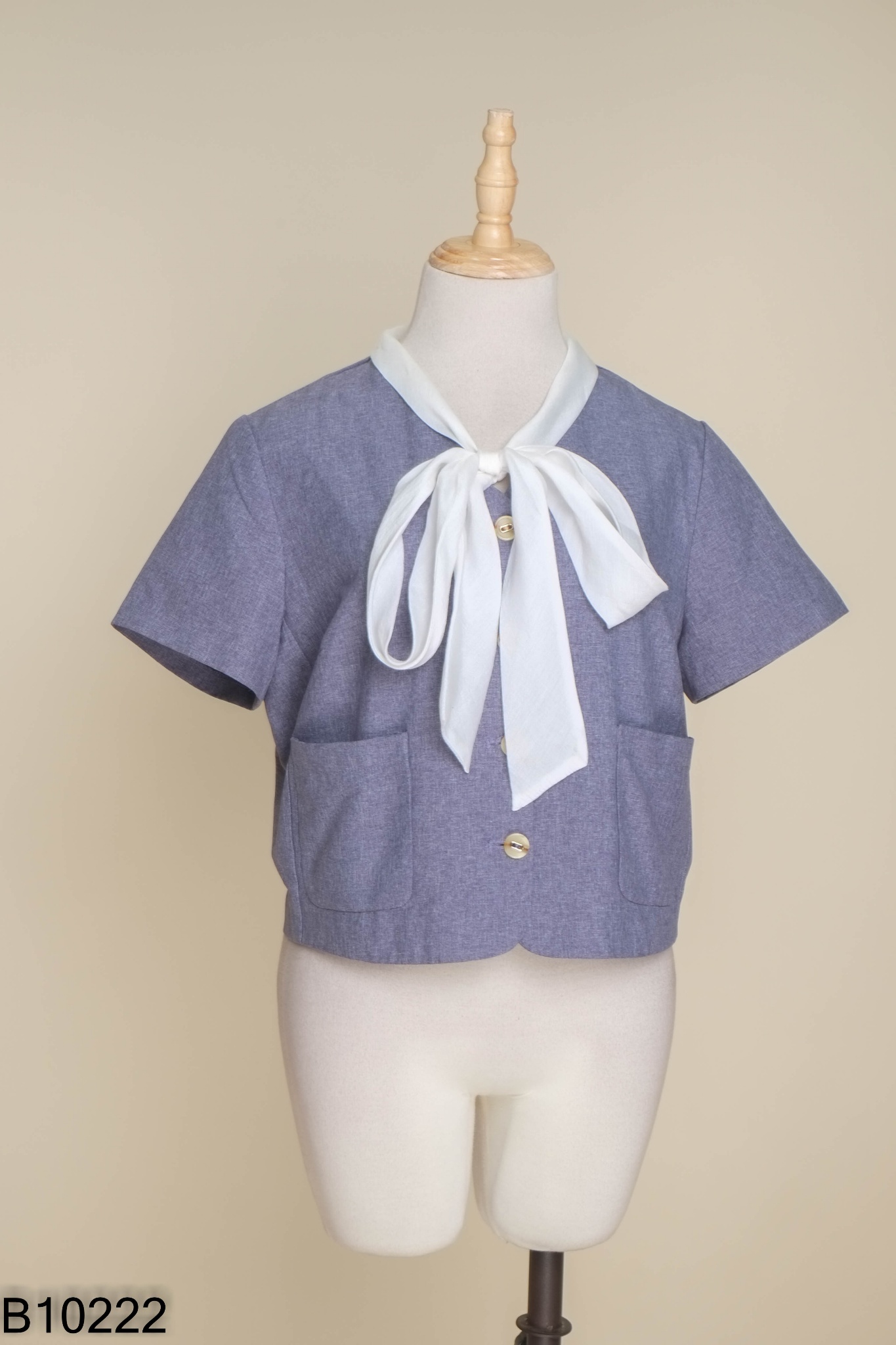 Áo EVA DE EVA xanh cổ trắng
