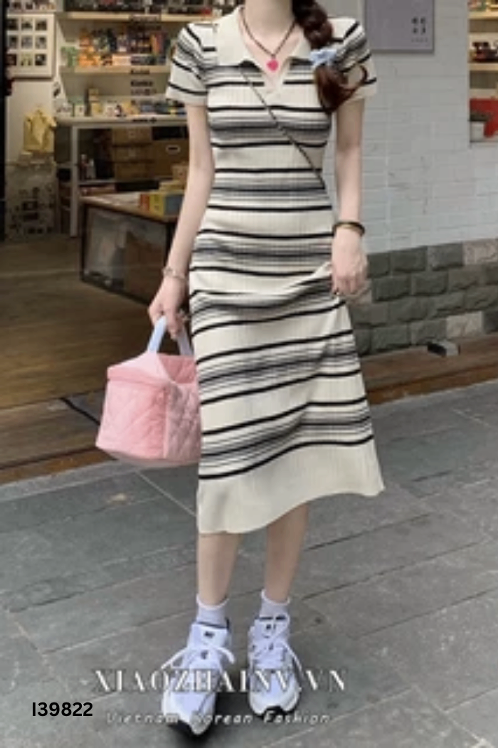 Váy be kẻ đen