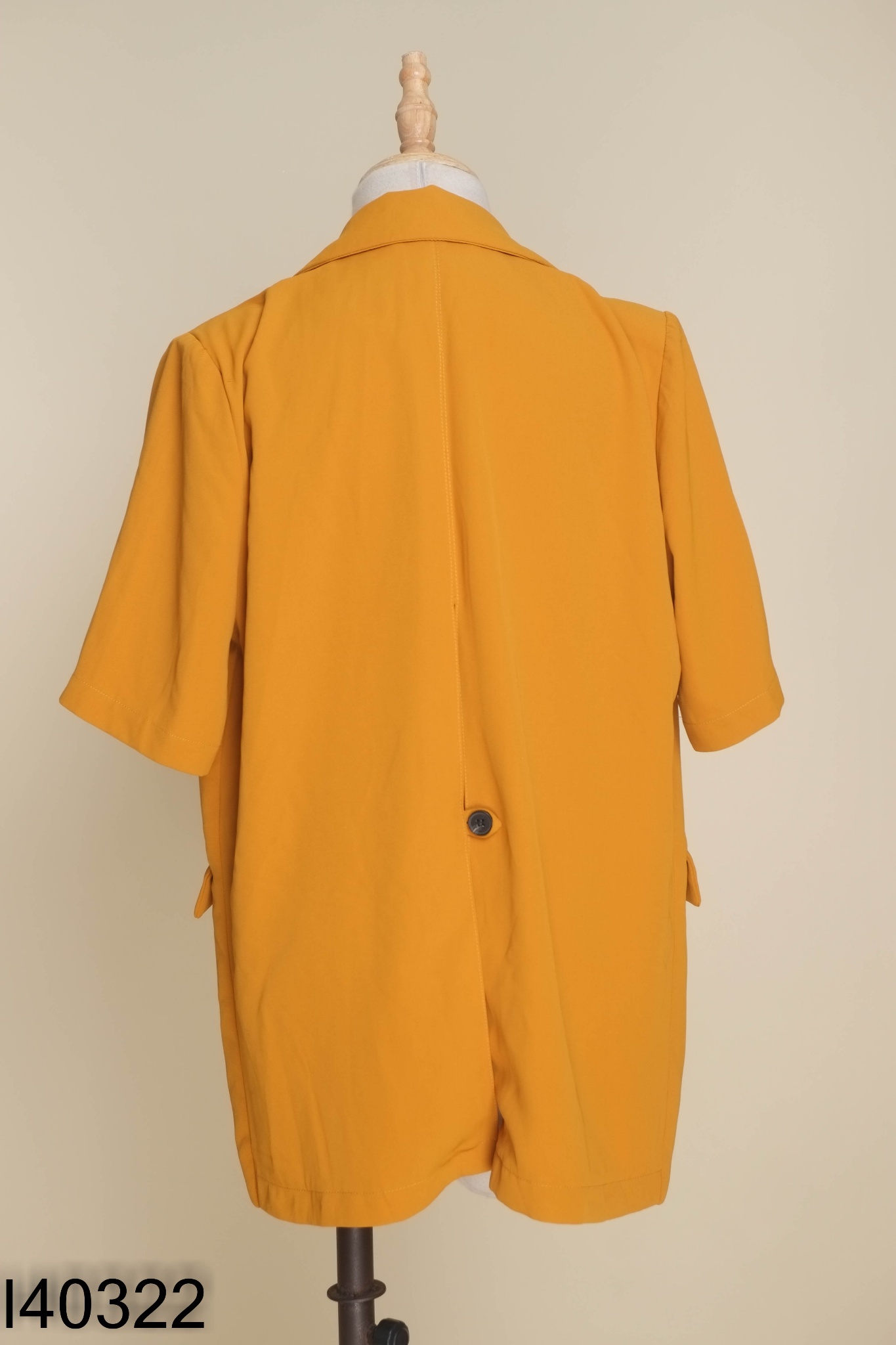 Áo blazer vàng ngắn tay