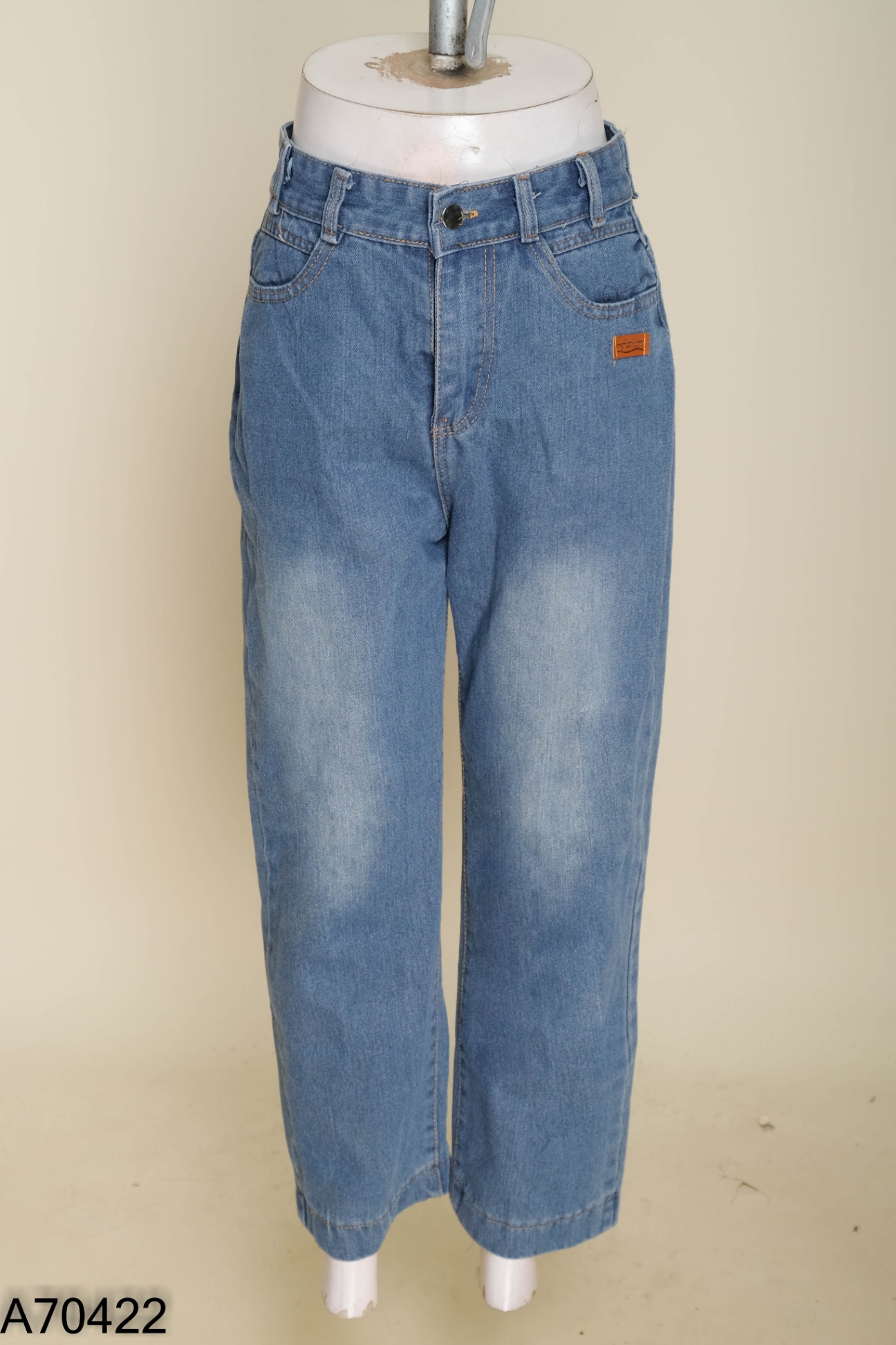 Quần jeans xanh trơn