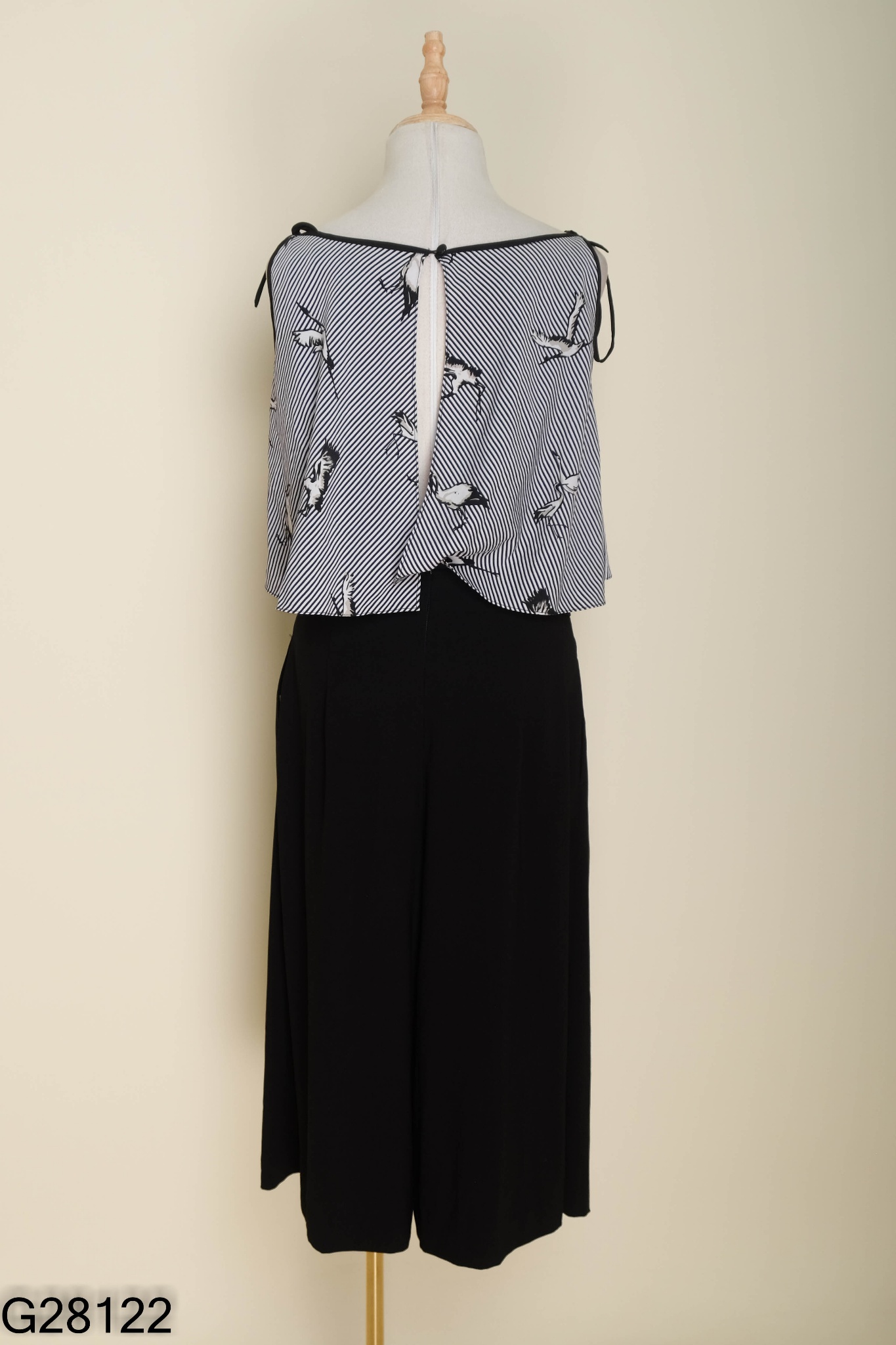Jumpsuits đen YOSHINOHANA phối sọc họa tiết