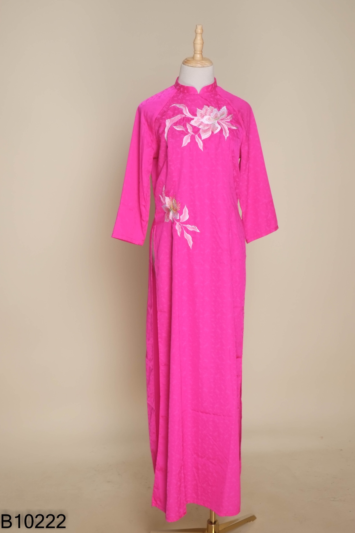 Áo daài lụa hồng thêu hoa
