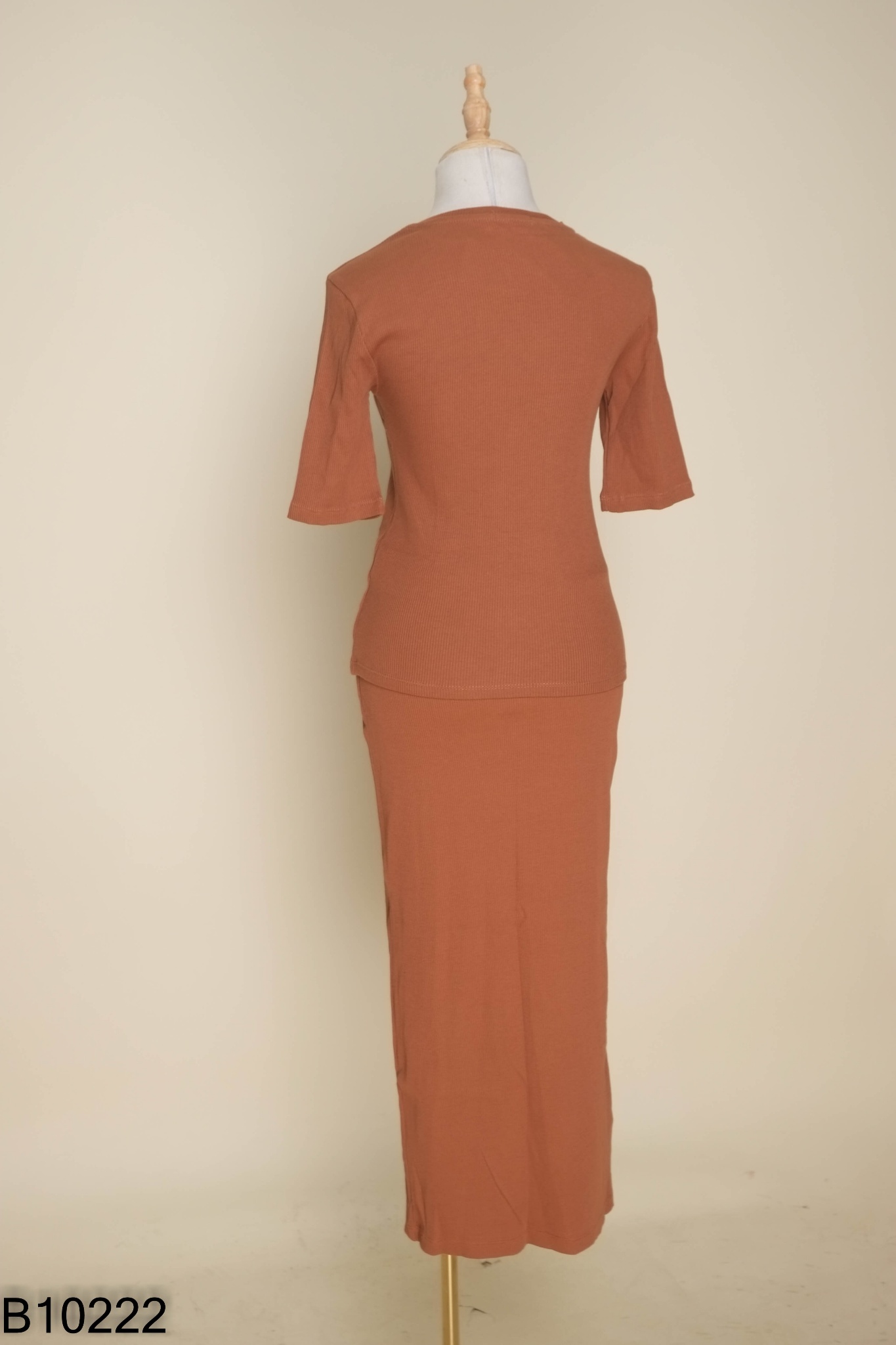 NEWTAG SET STRADIVARIUS Áo nâu khoét + chân váy