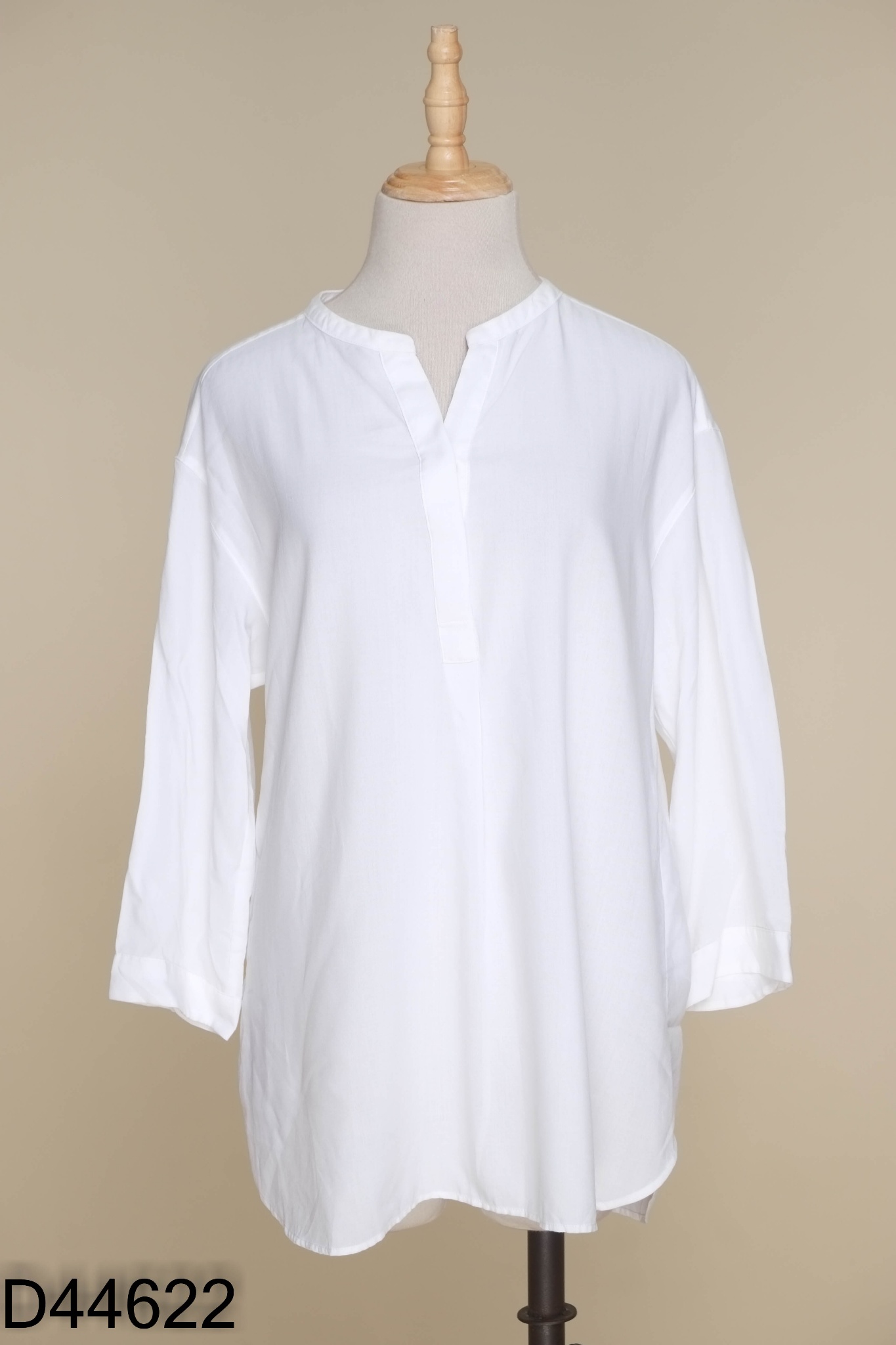 Áo UNIQLO trắng trơn