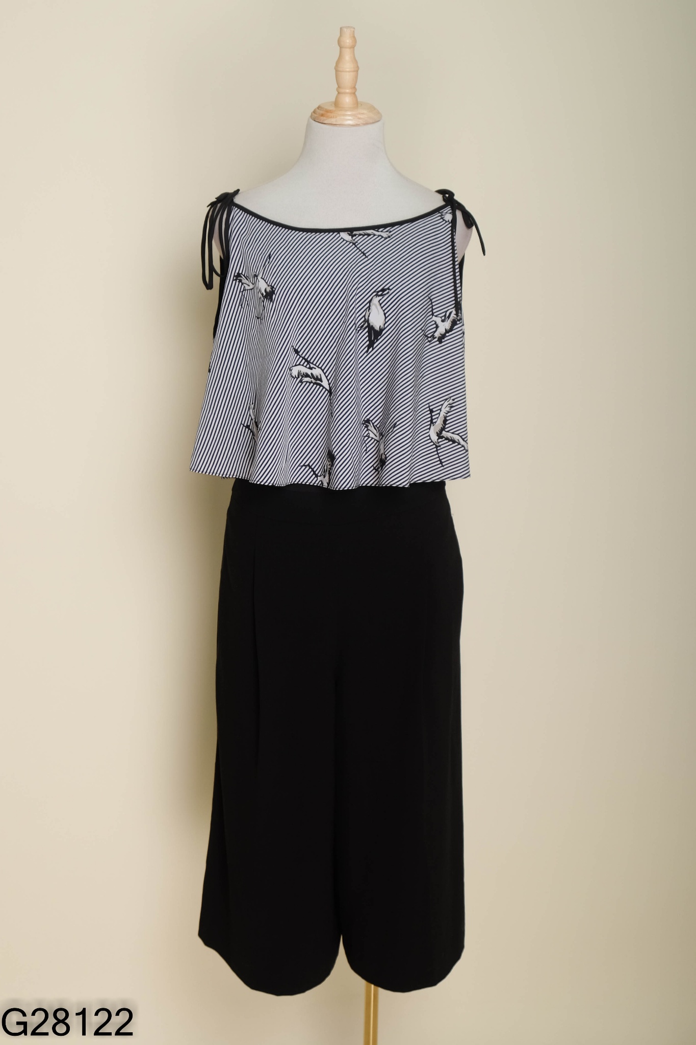 Jumpsuits đen YOSHINOHANA phối sọc họa tiết