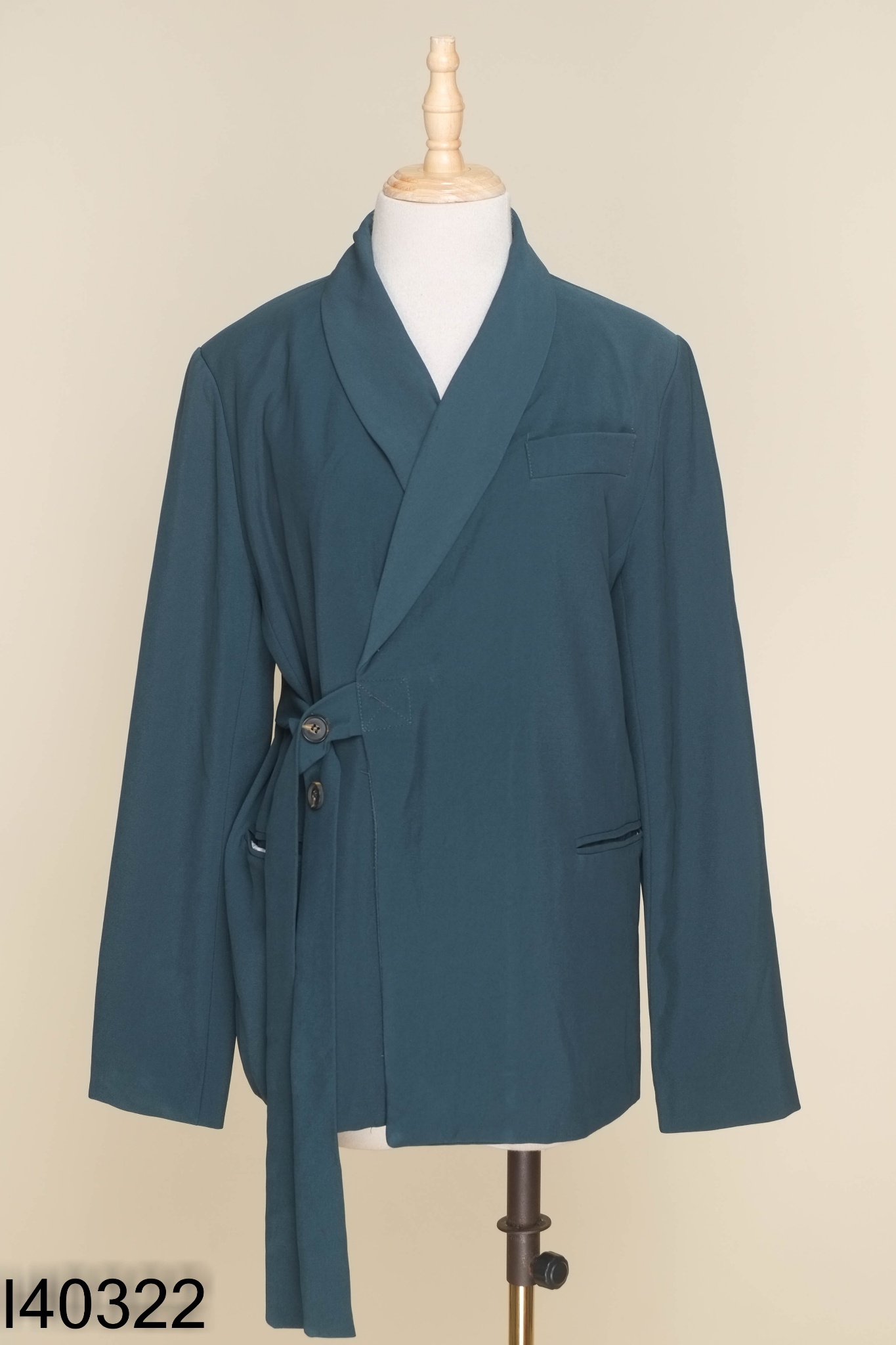 Áo blazer xanh buộc eo