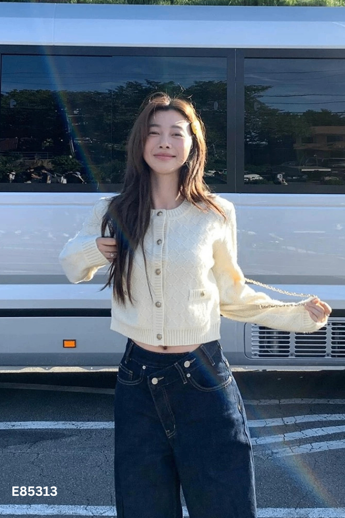 Cardigan len be phối khuy