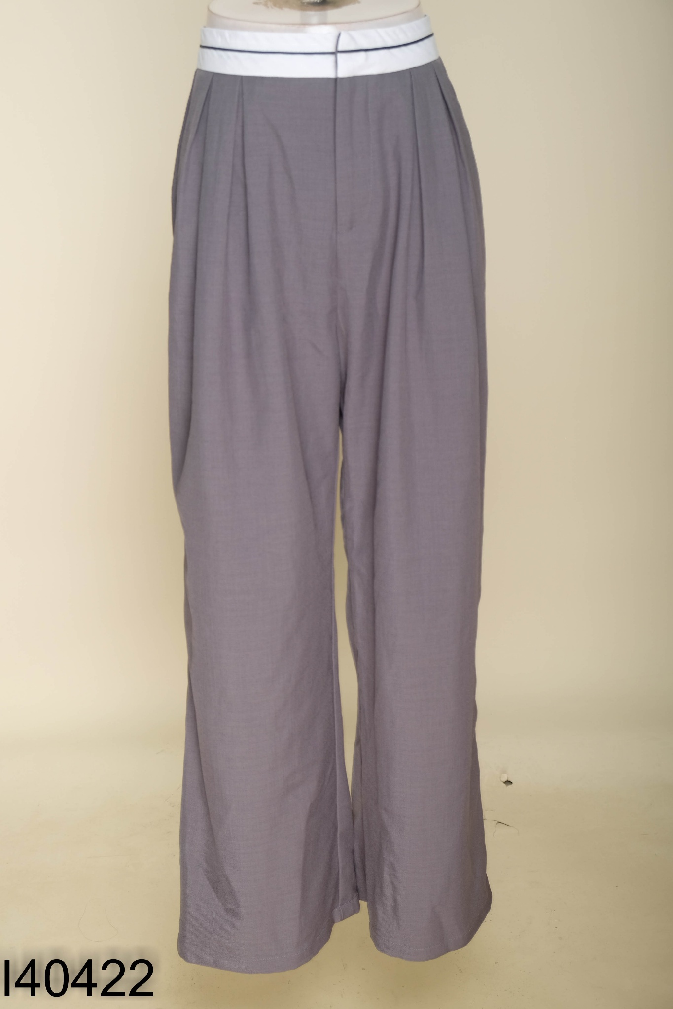 Quần culottes vải xám phối trắng