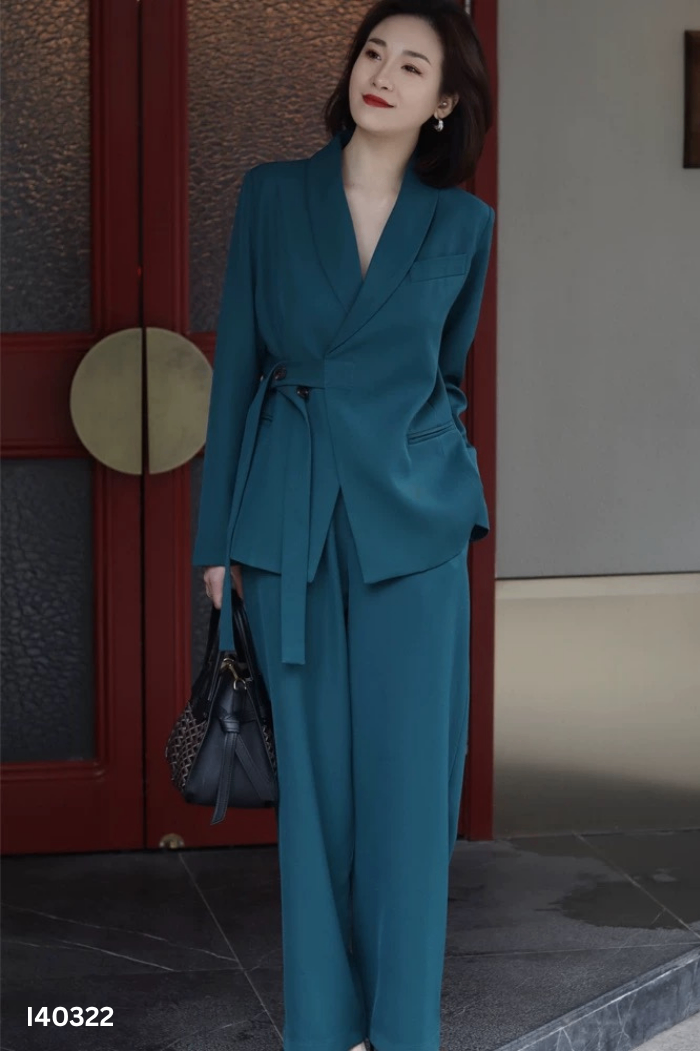 Áo blazer xanh buộc eo