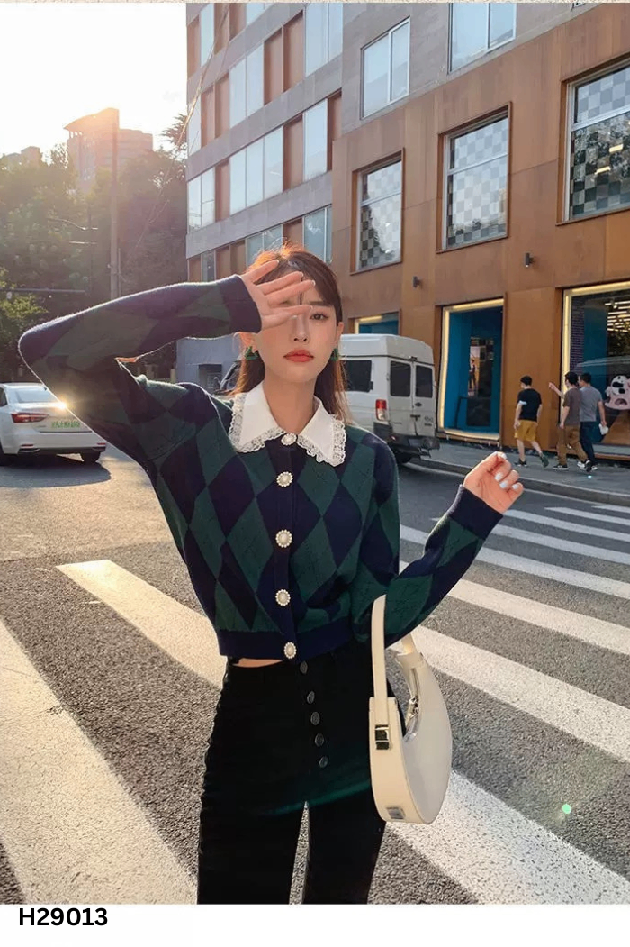 Cardigan len xanh cổ trắng