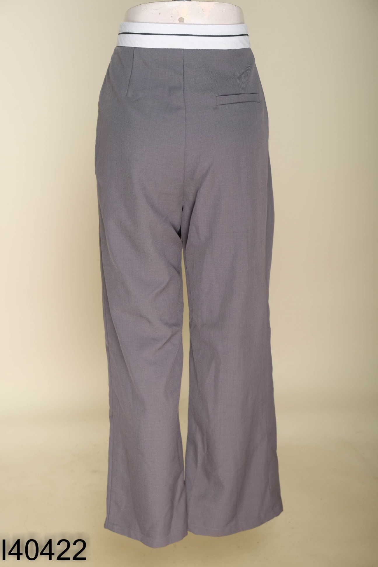 Quần culottes vải xám phối trắng