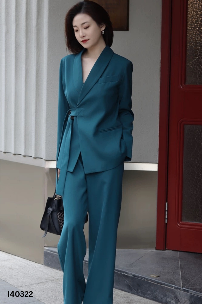 Áo blazer xanh buộc eo