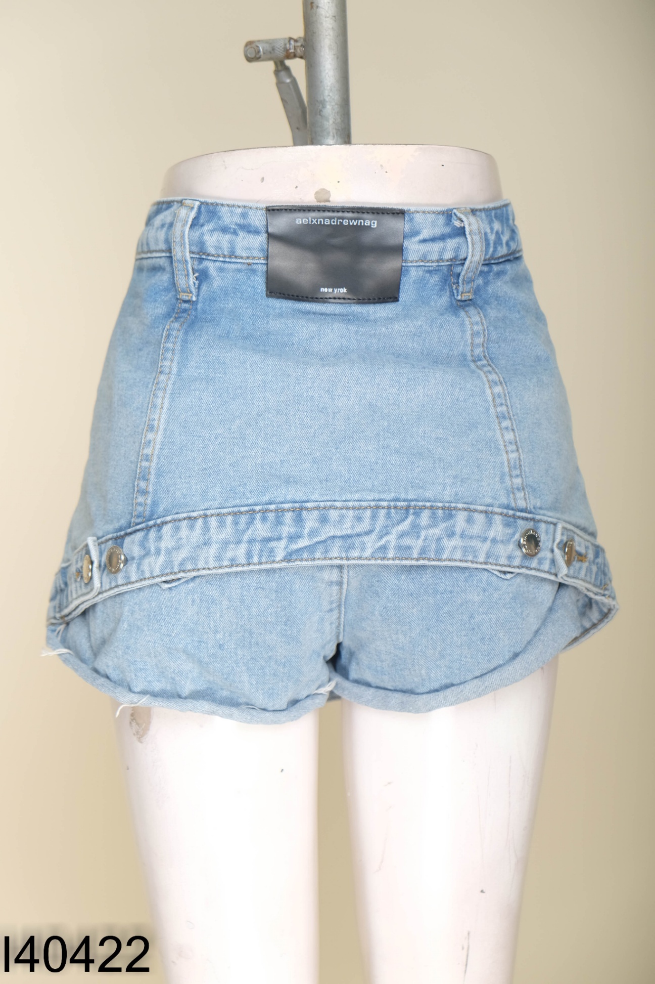 Chân váy jeans xanh cài khuy