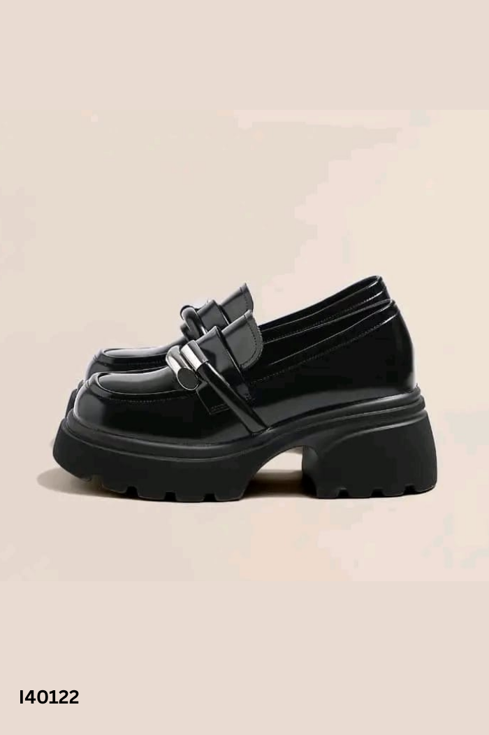 Giày da đen charm bạc 6P