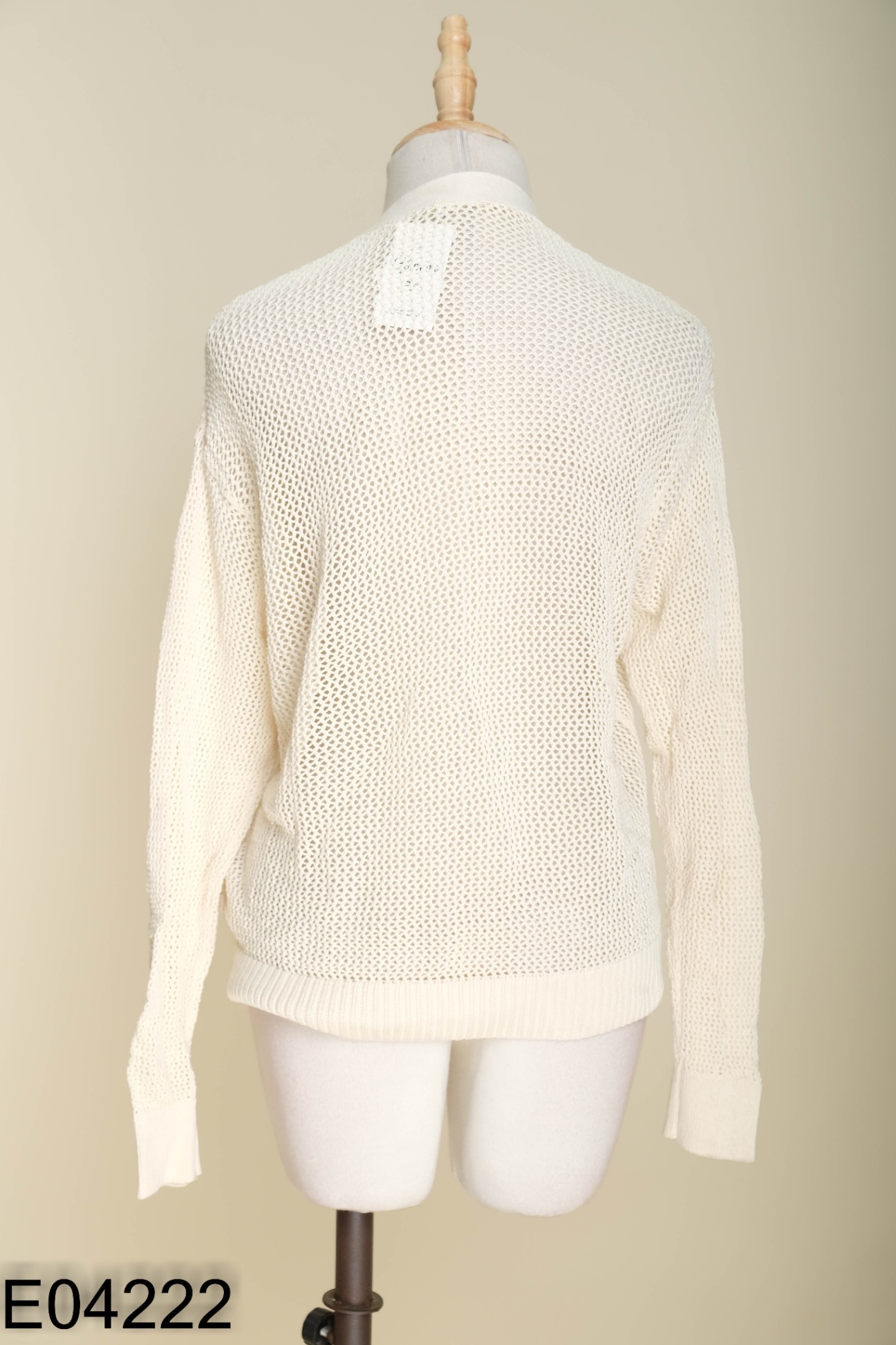Áo UNIQLO lưới be cài khuy