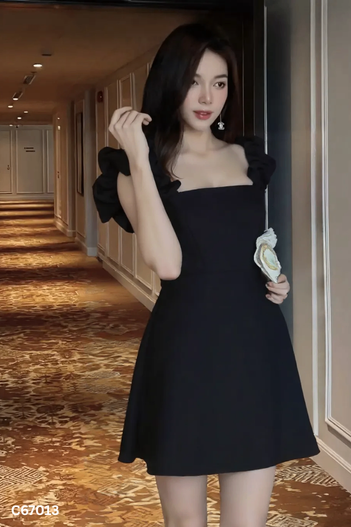 Váy hai dây đen trơn