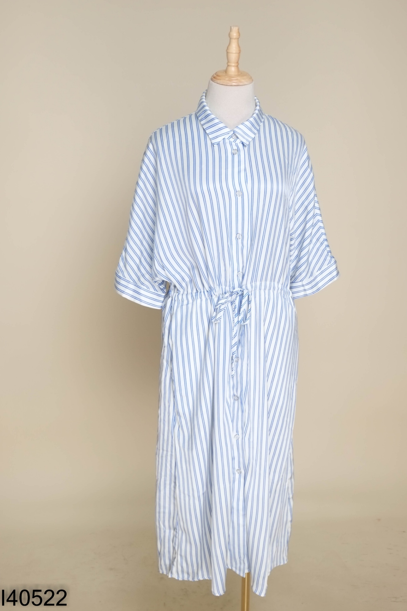 Váy trắng kẻ xanh