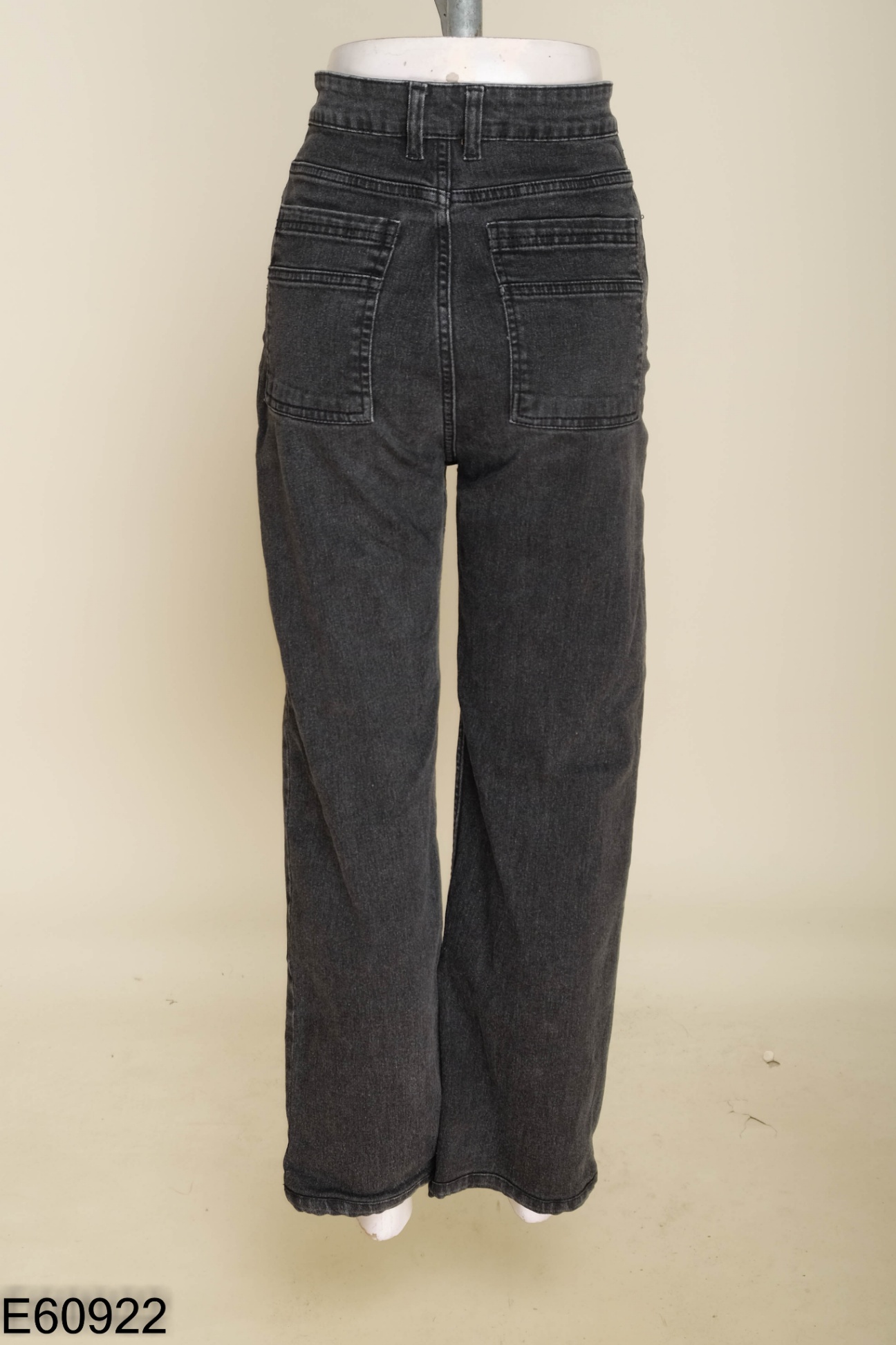Quần jeans đen ống suông