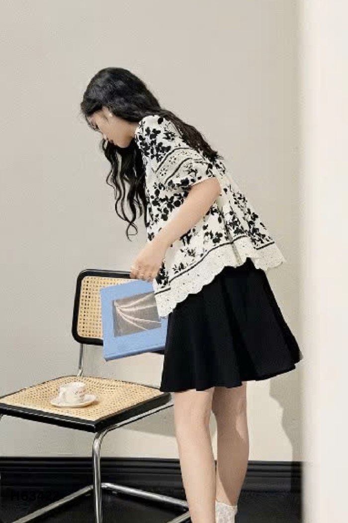 Áo be hoạ tiết đen