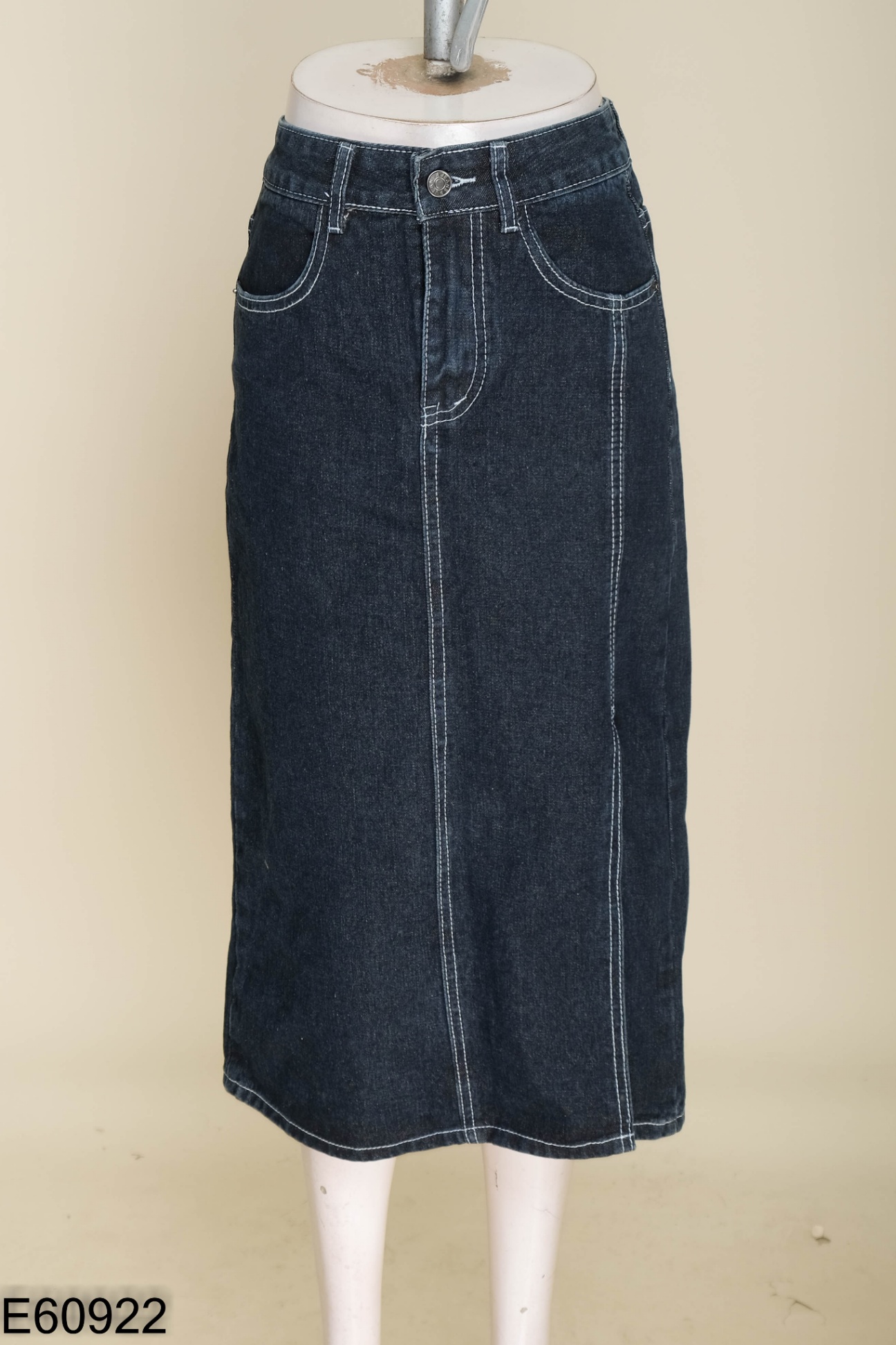 Chân váy jeans xanh viền chỉ trắng