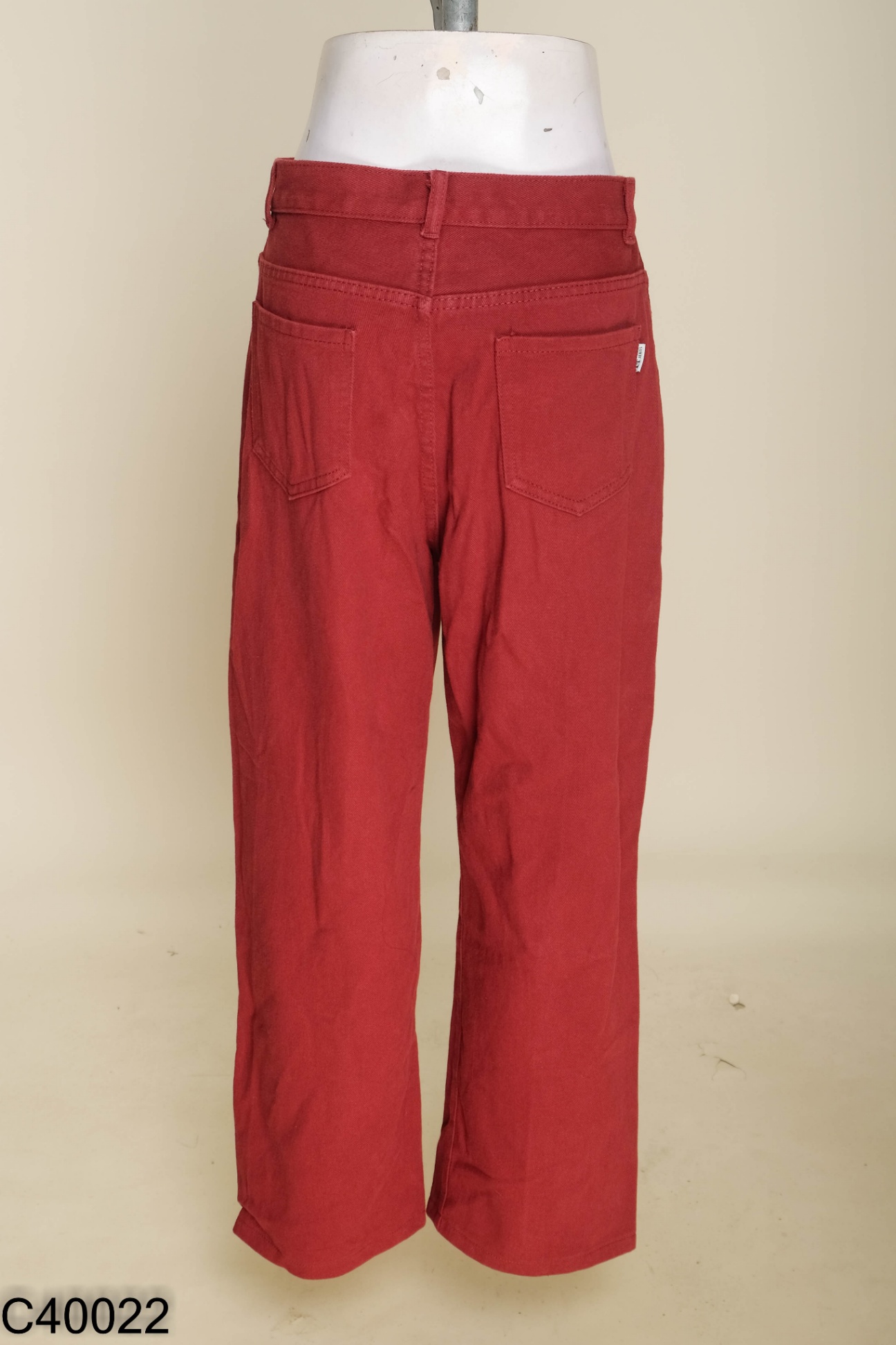 Quần jeans đỏ suông