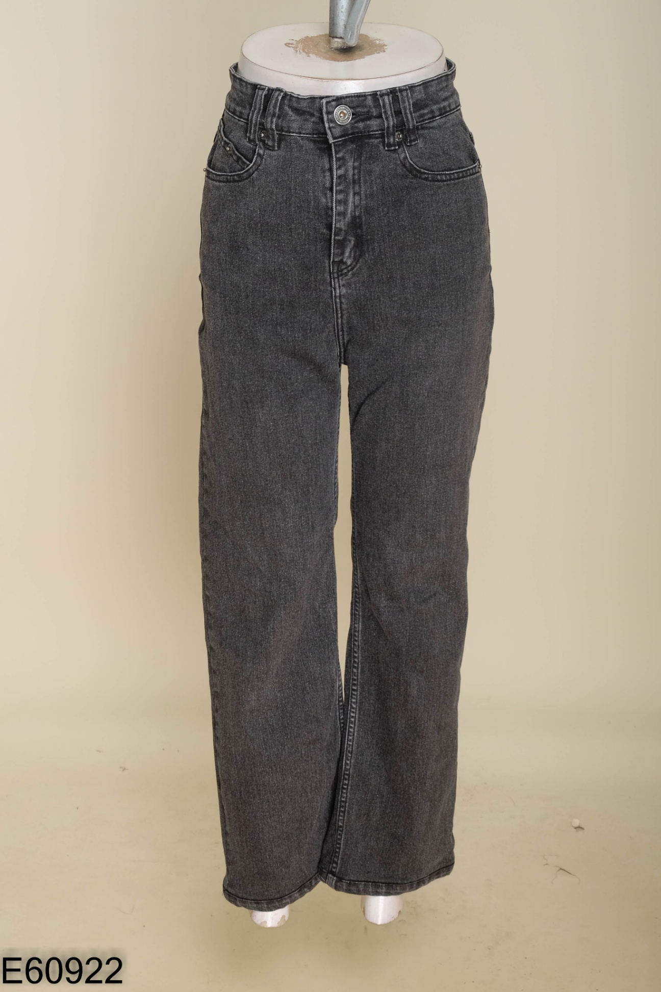 Quần jeans đen ống suông