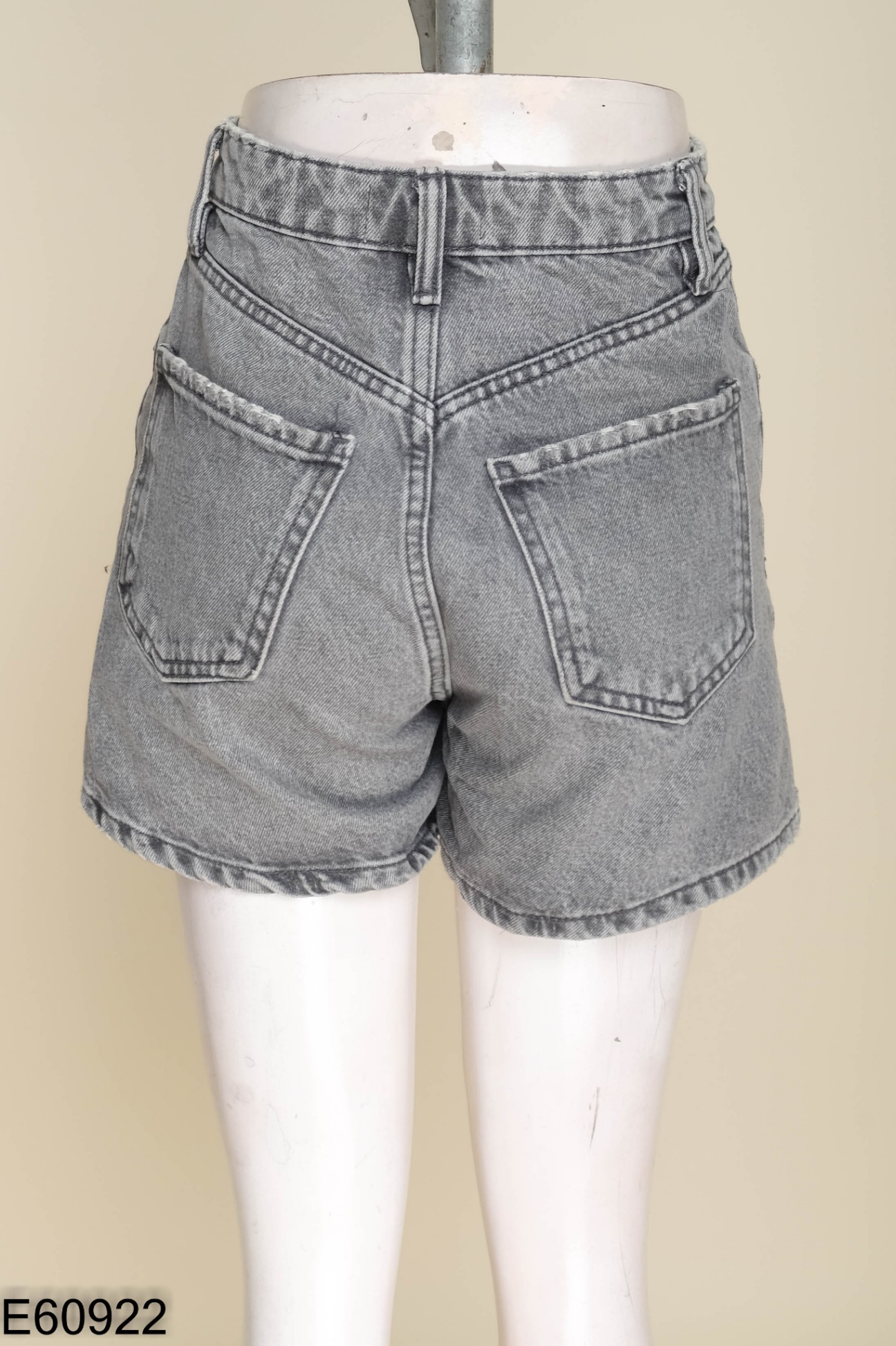 Quần ZARA shorts jeans xám đen