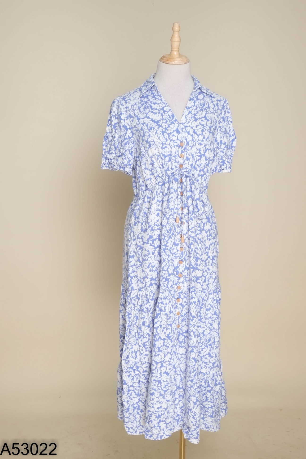 Váy xanh hoa trắng