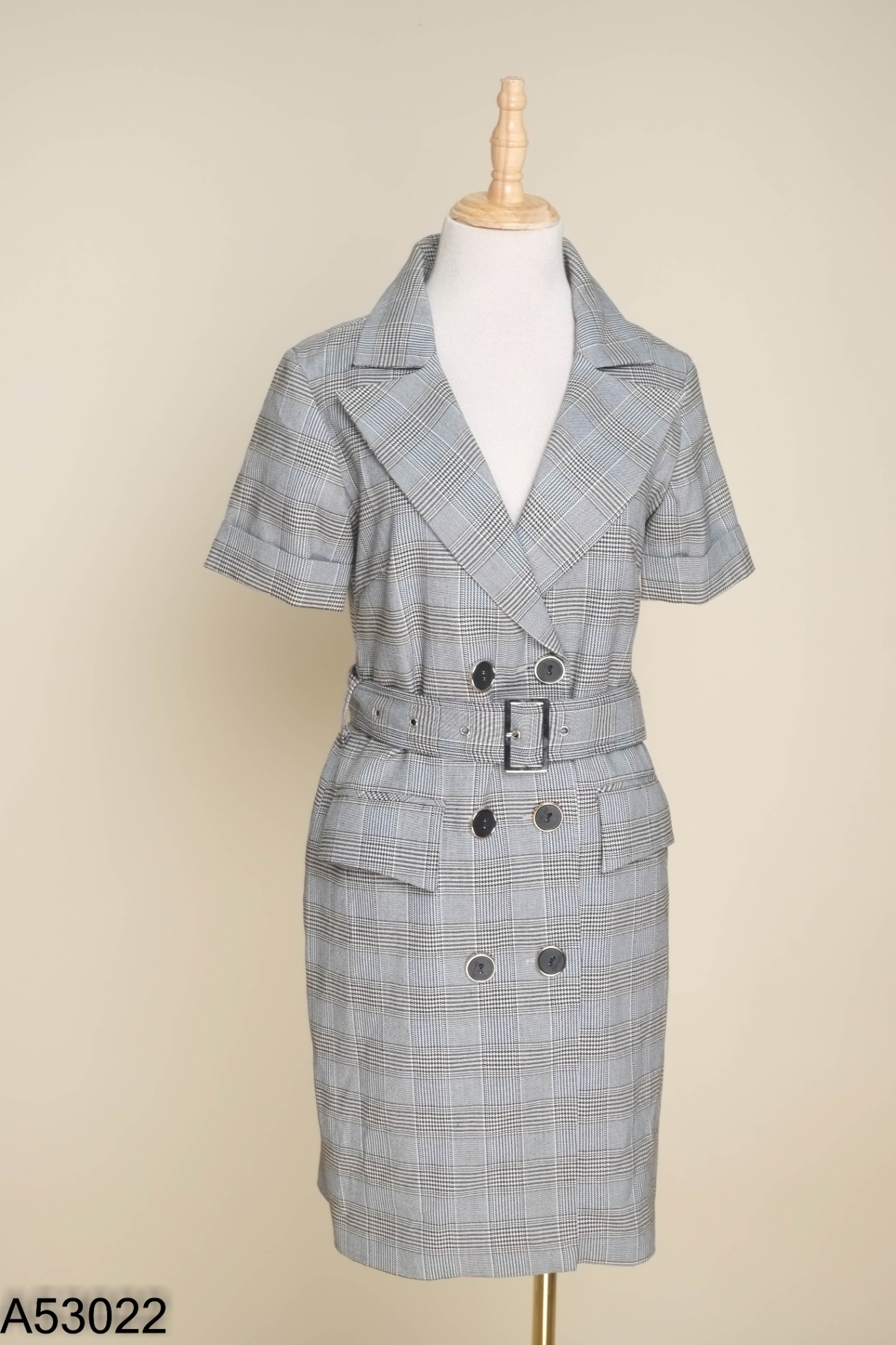 Váy xám kẻ cổ vest