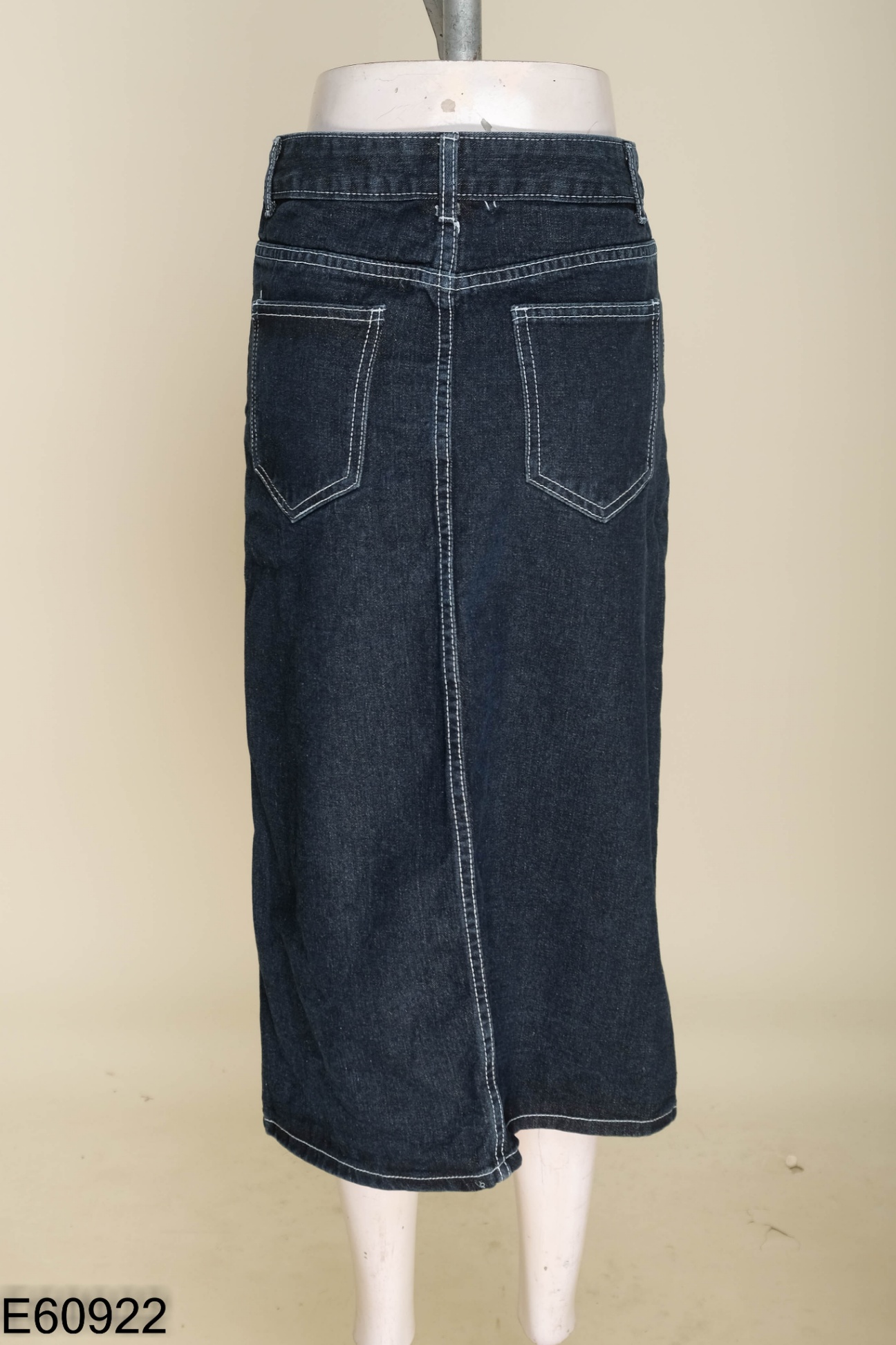 Chân váy jeans xanh viền chỉ trắng