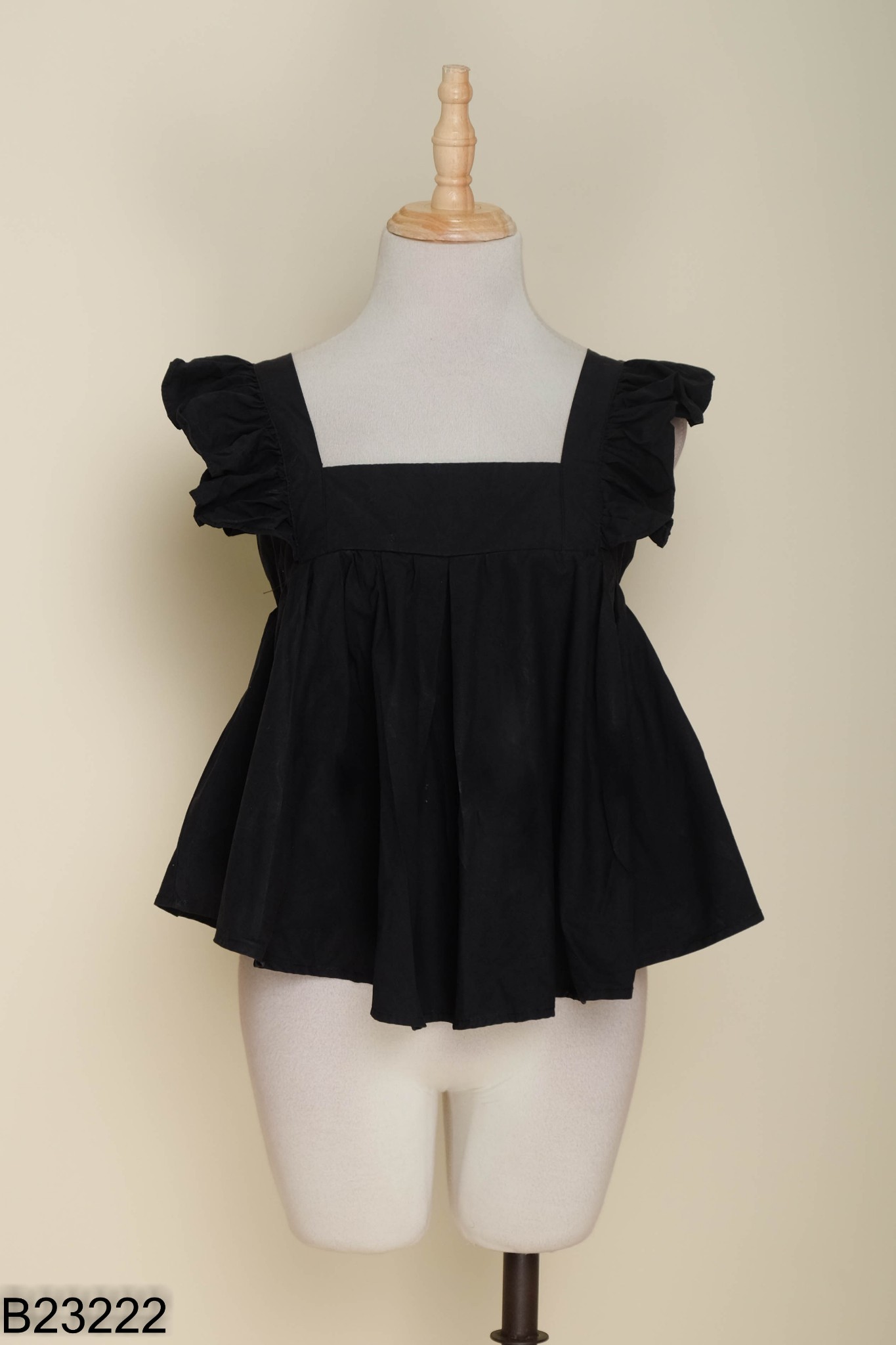 Áo babydoll đen buộc nơ sau lưng