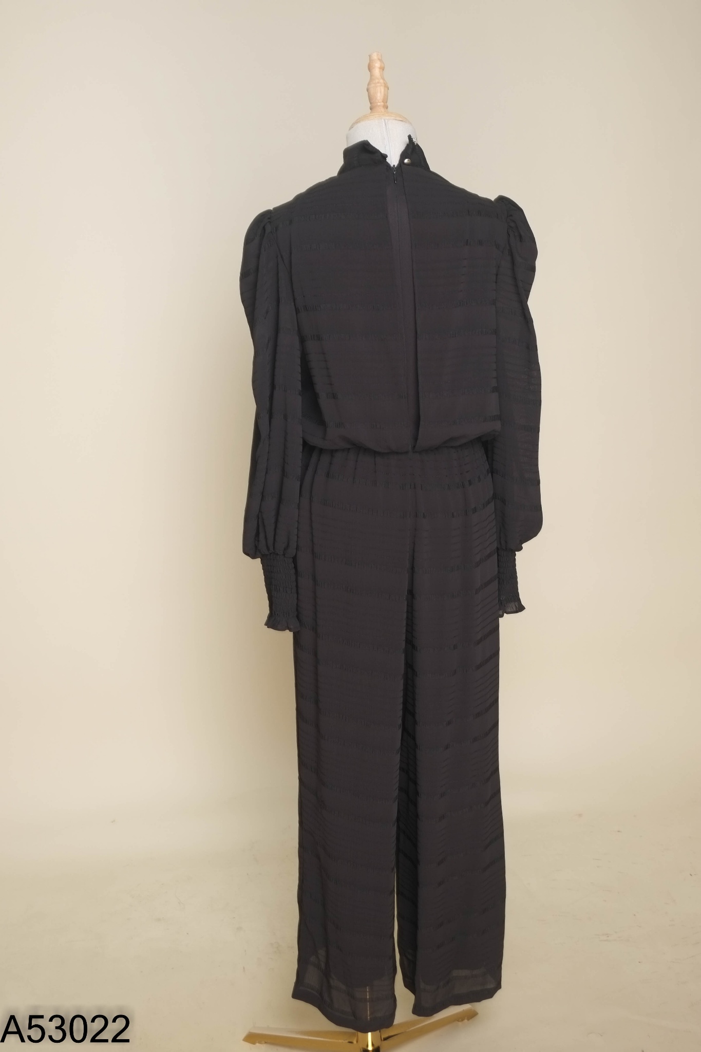 Jumpsuit đen buộc nơ