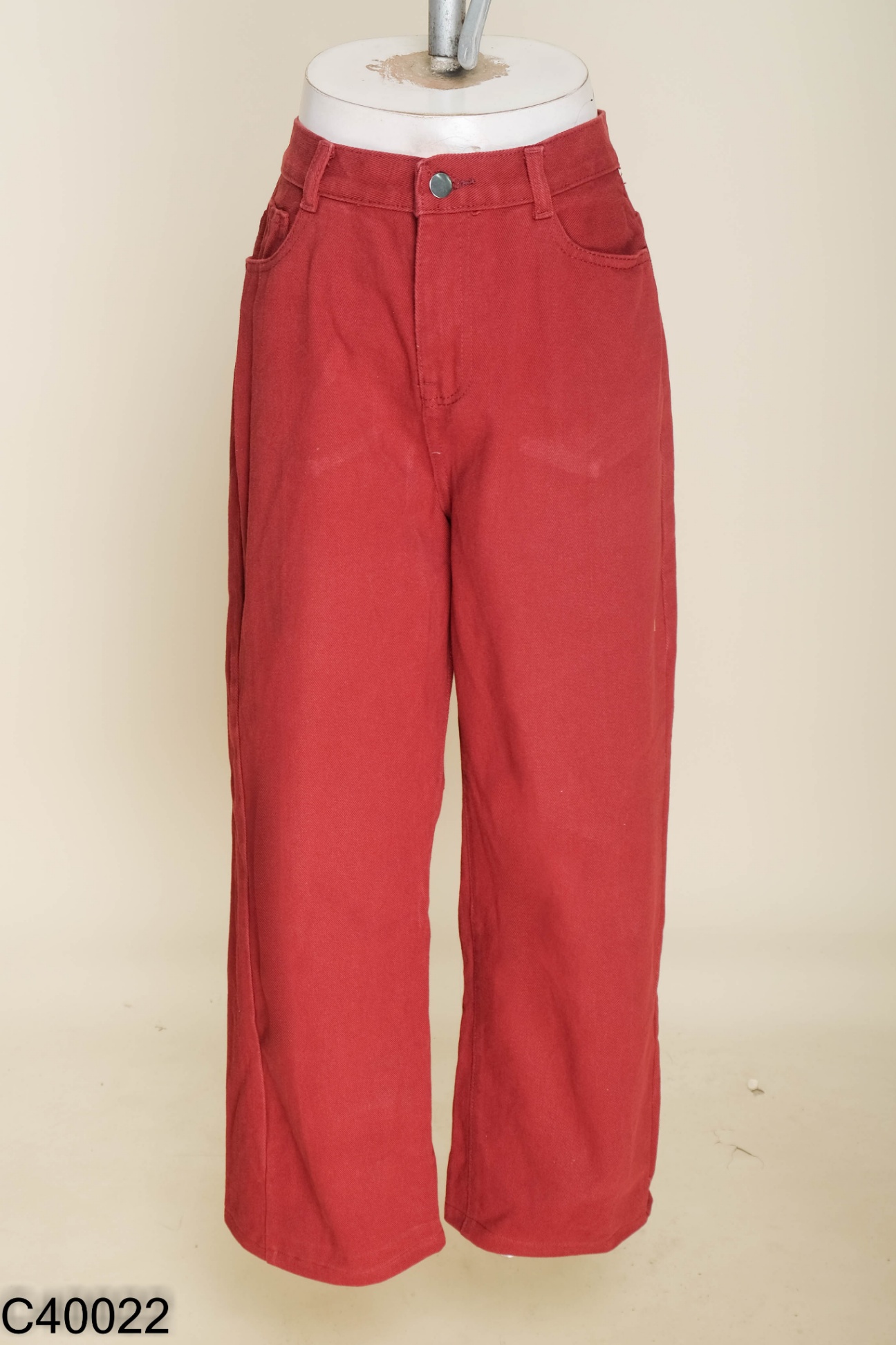 Quần jeans đỏ suông