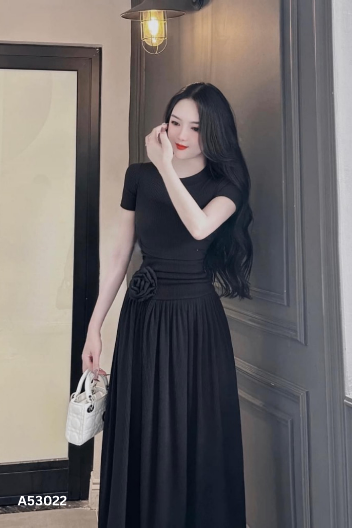 NEWTAG Váy đen đính hoa