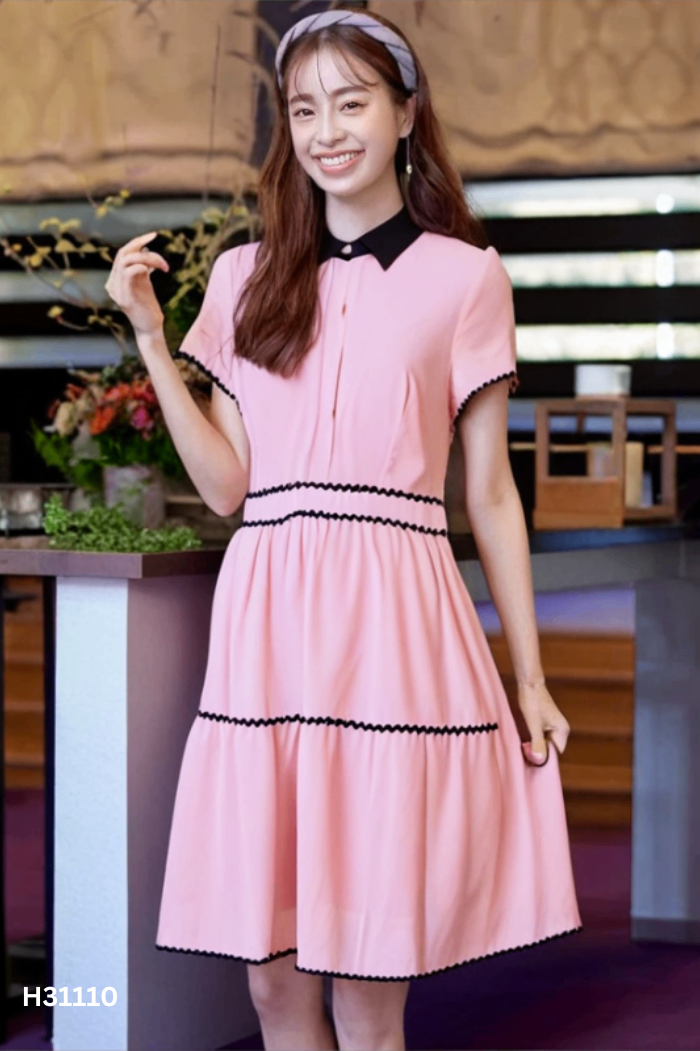Váy hồng cổ sơ mi viền đen